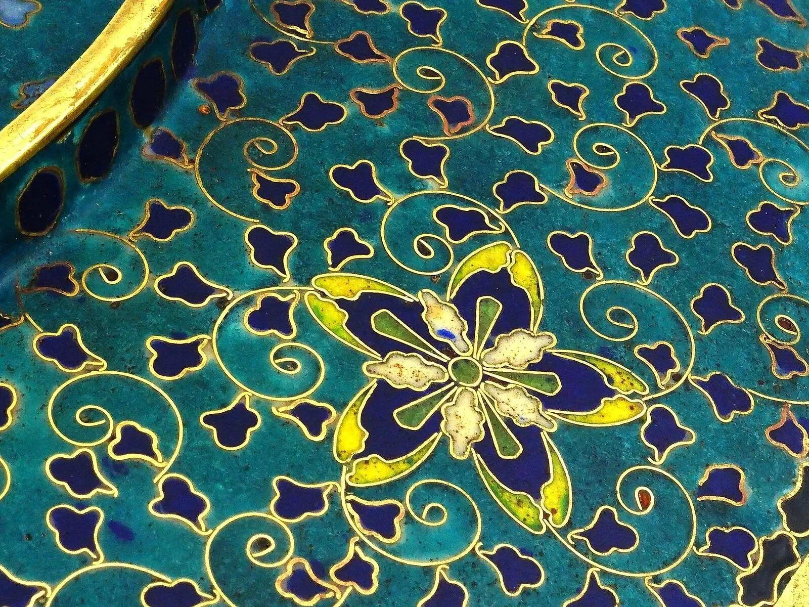Antico piatto in smalto cloisonne giapponese Meiji di alta qualità con ventaglio di gru di gufi in vendita 3