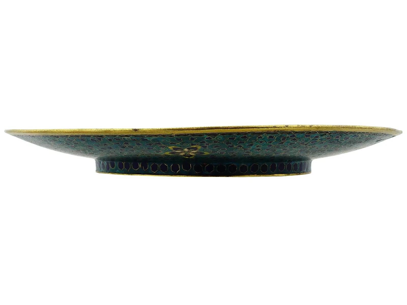 Giapponese Antico piatto in smalto cloisonne giapponese Meiji di alta qualità con ventaglio di gru di gufi in vendita