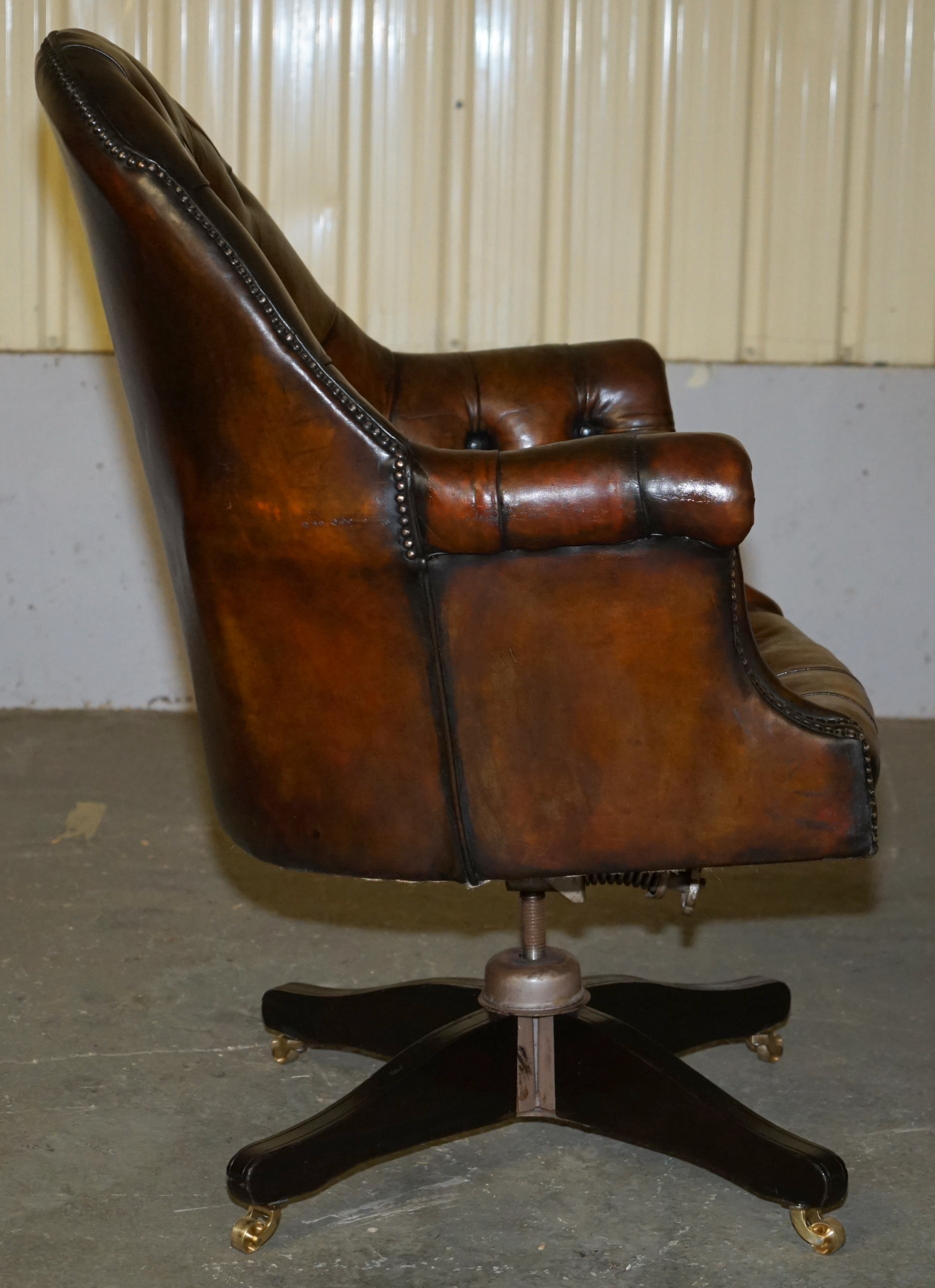 ANTICO GODFATHER HILLCREST SEDIA DA DIRETTORE IN PELLE MARRONE CHEsterfield in vendita 3