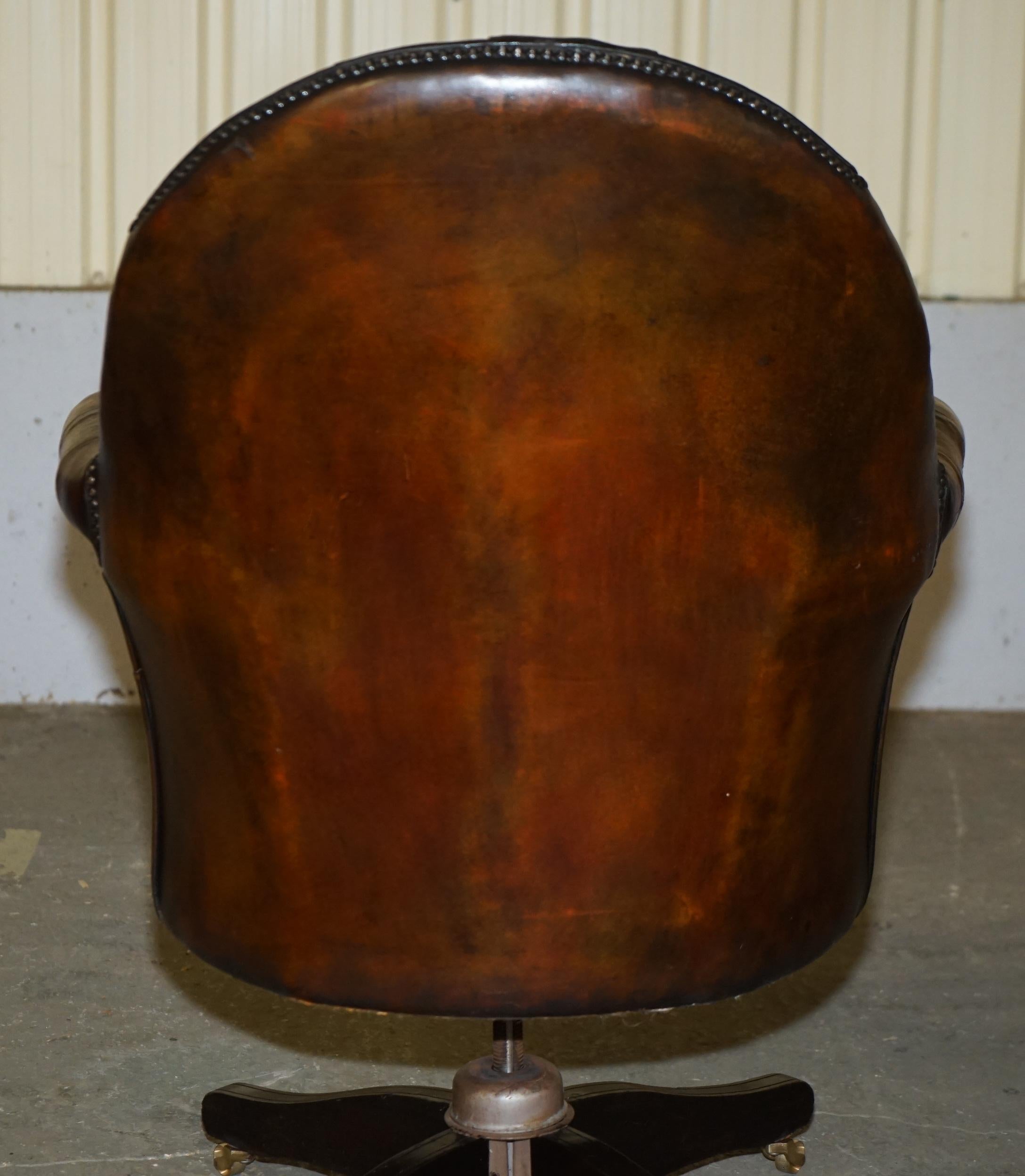 ANTICO GODFATHER HILLCREST SEDIA DA DIRETTORE IN PELLE MARRONE CHEsterfield in vendita 9