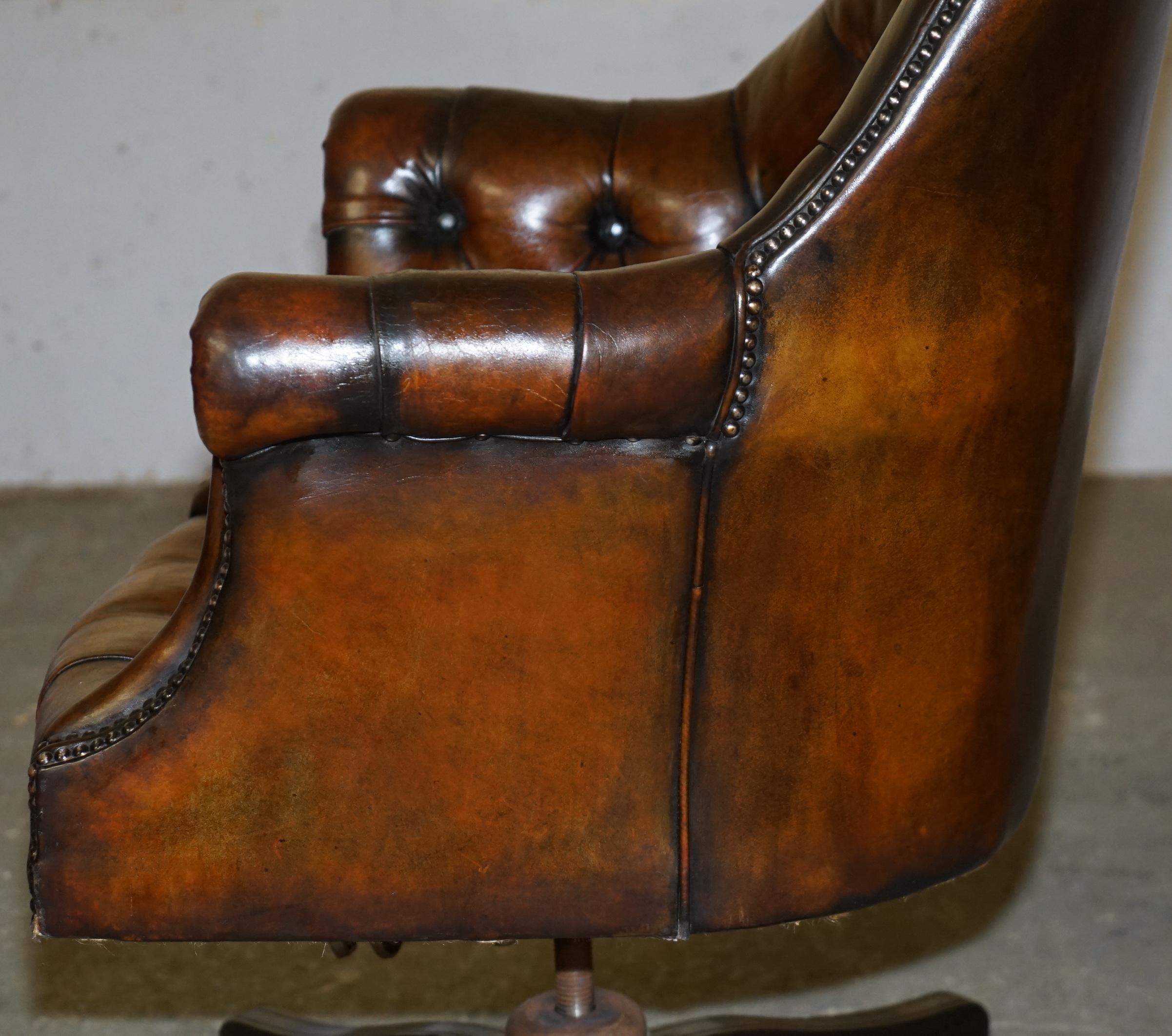 ANTICO GODFATHER HILLCREST SEDIA DA DIRETTORE IN PELLE MARRONE CHEsterfield in vendita 11