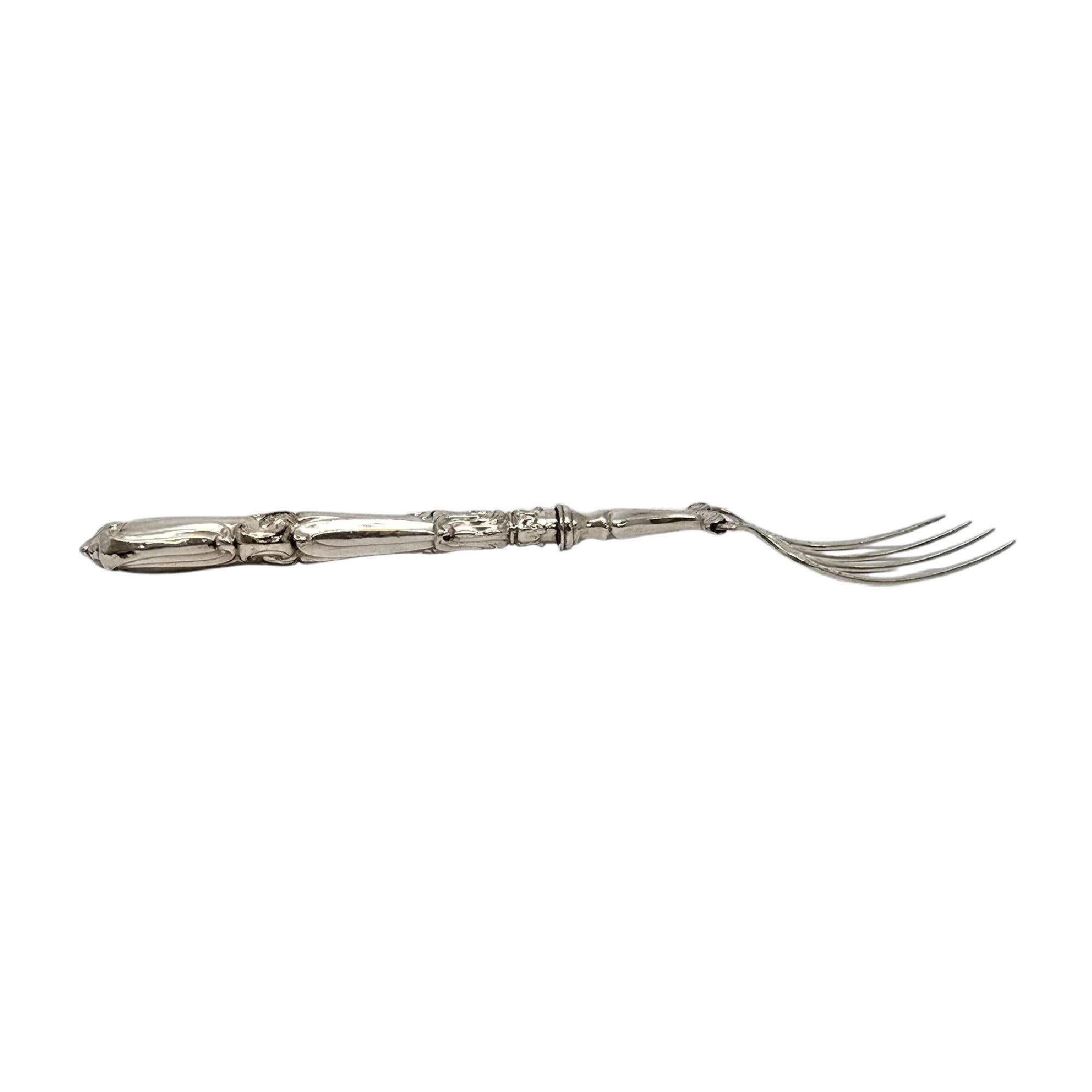 Antica forchetta da carne in argento sterling Hilliard & Thomason Birmingham Inghilterra #19930 In condizioni buone in vendita a Washington Depot, CT