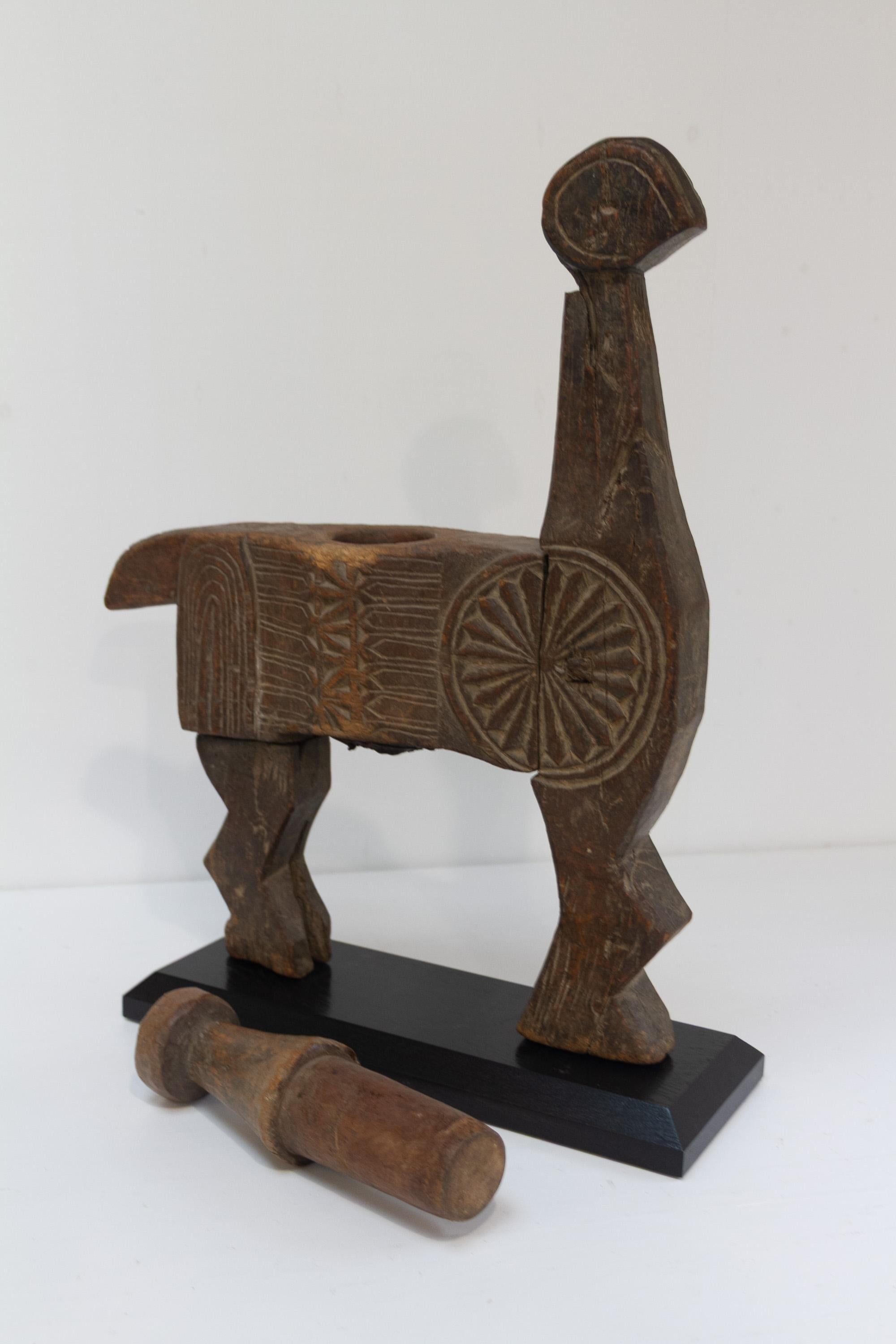 Ancien presse-purée zoomorphe en bois de l'Himachal Pradesh, Inde, années 1900. en vente 10