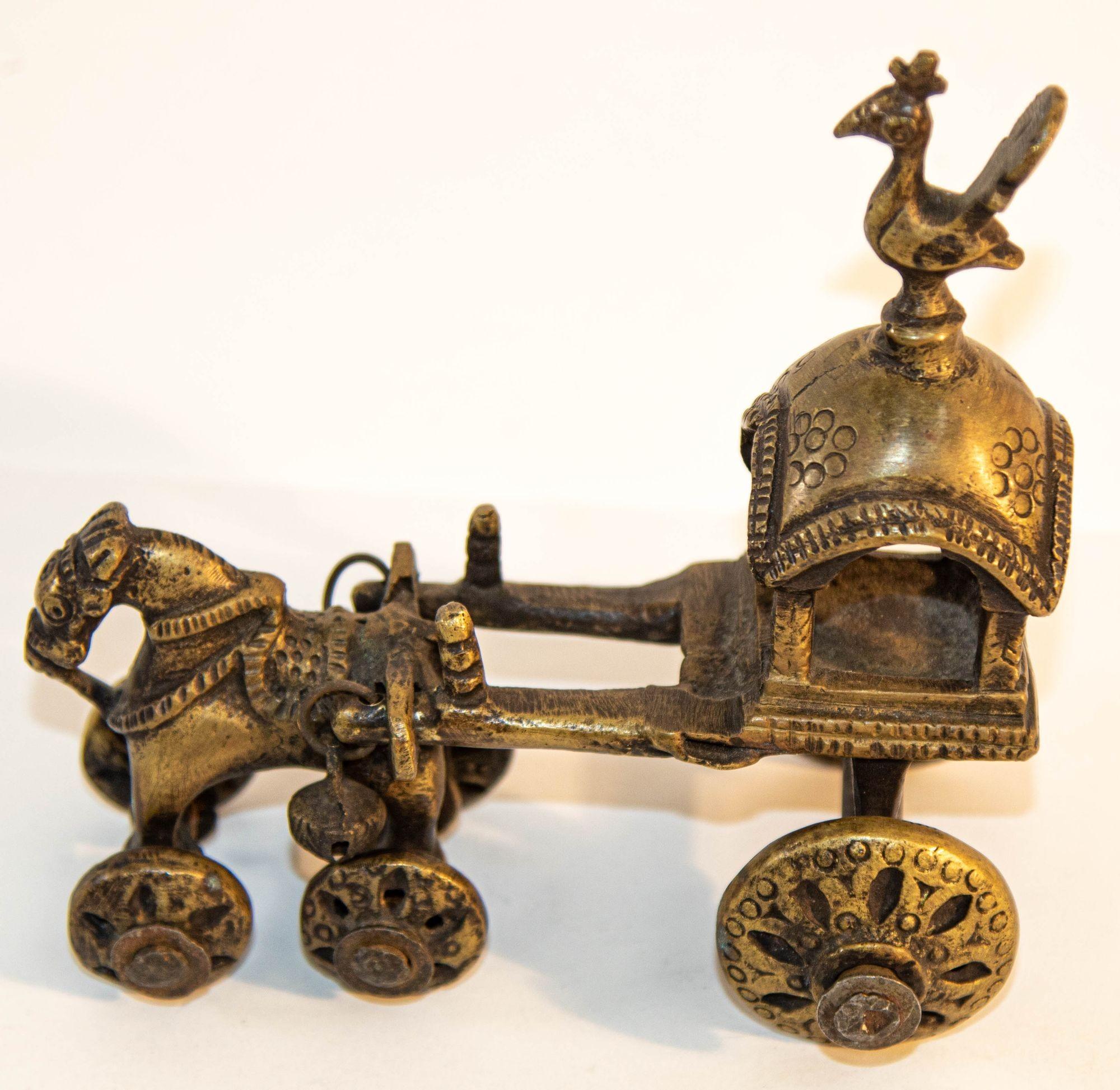 Antikes Hindu-Bronze- Tempelpferd und Chariot-Statue-Spielzeug auf Rädern Indien (Volkskunst) im Angebot