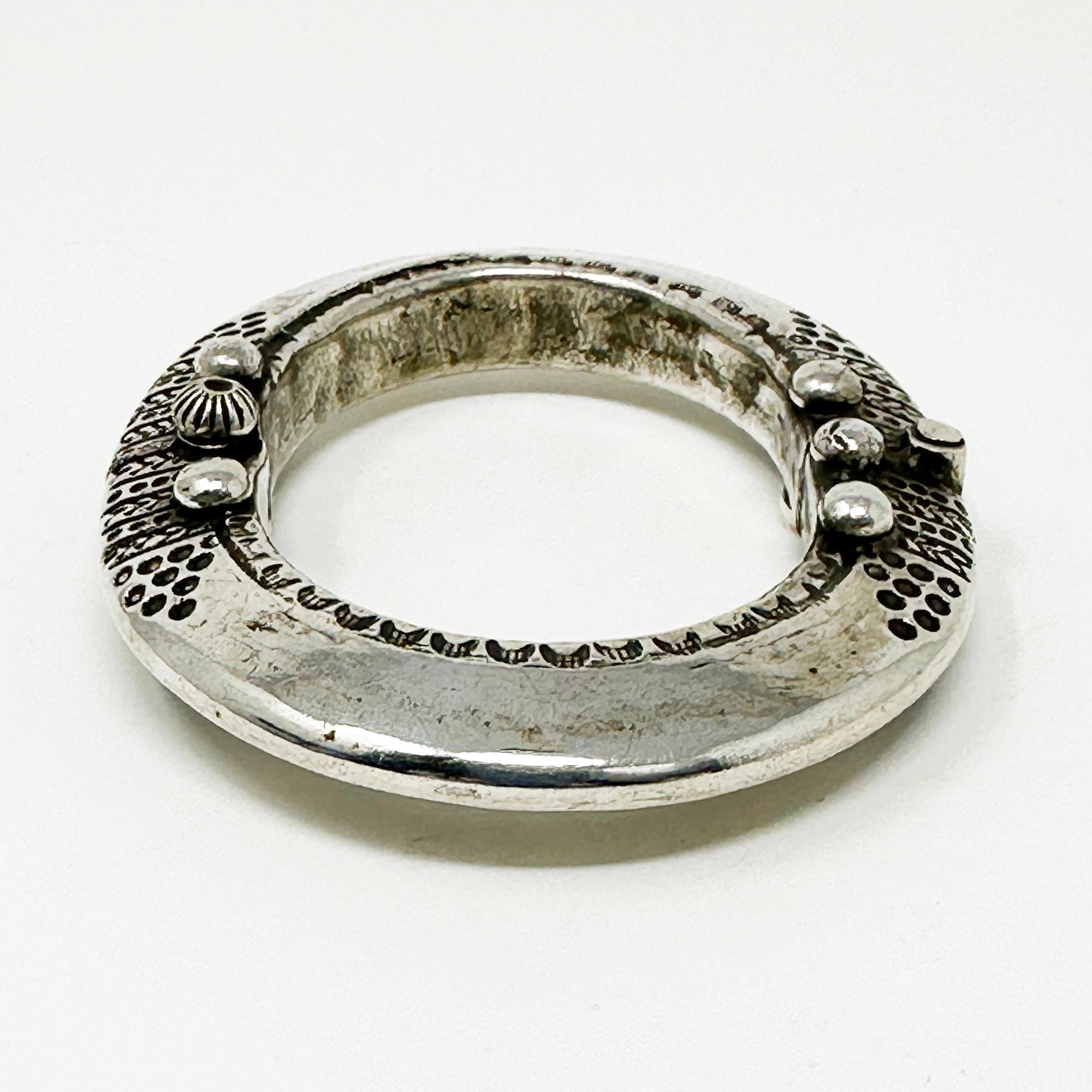Antique Hinged Silver Bracelet from South India In Good Condition For Sale In Point Richmond, CA