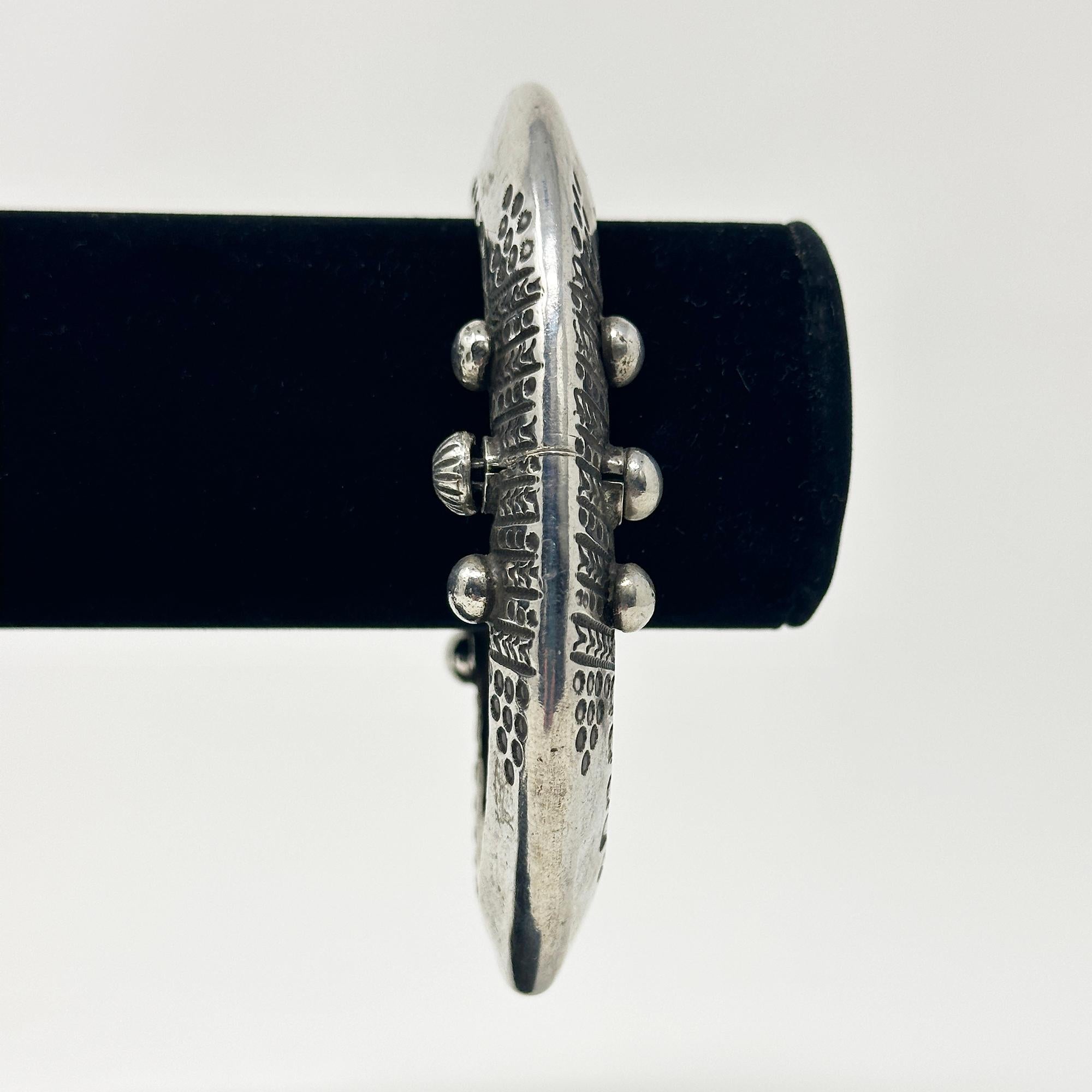 Antique Hinged Silver Bracelet from South India For Sale 3