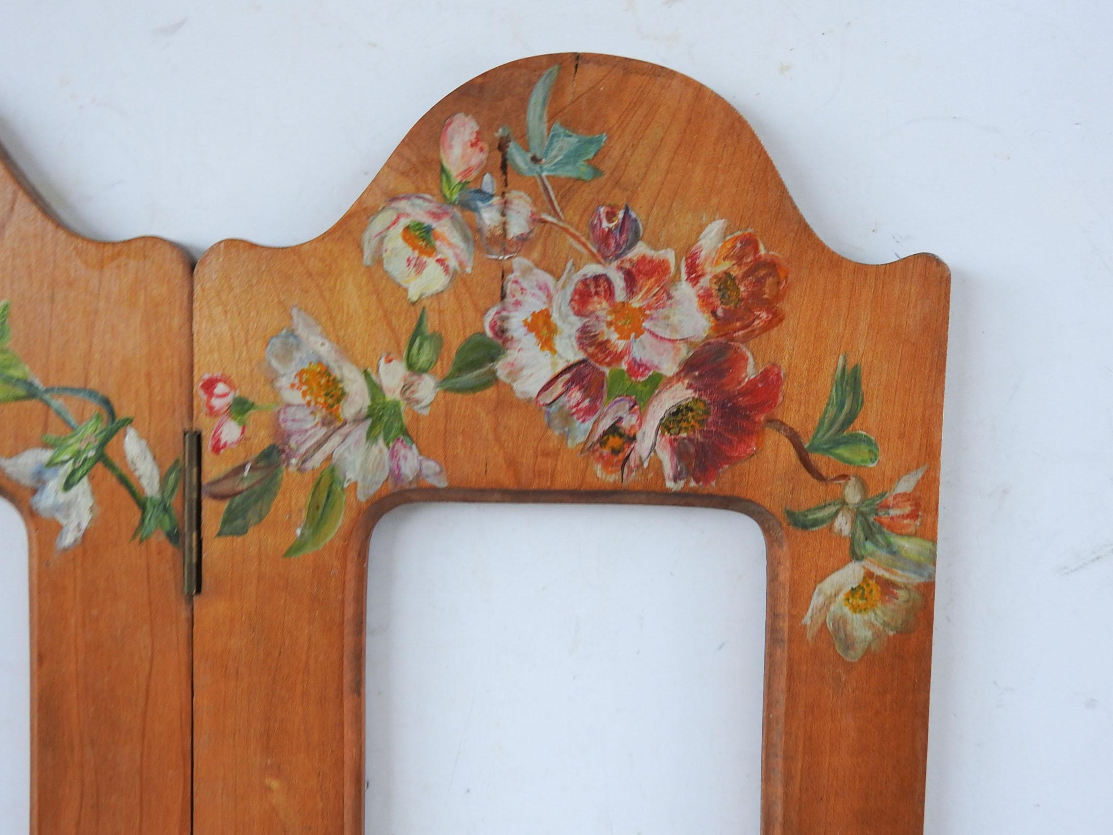 Antiker Tischrahmen mit Scharnier, handbemalte Blumen (Art nouveau) im Angebot