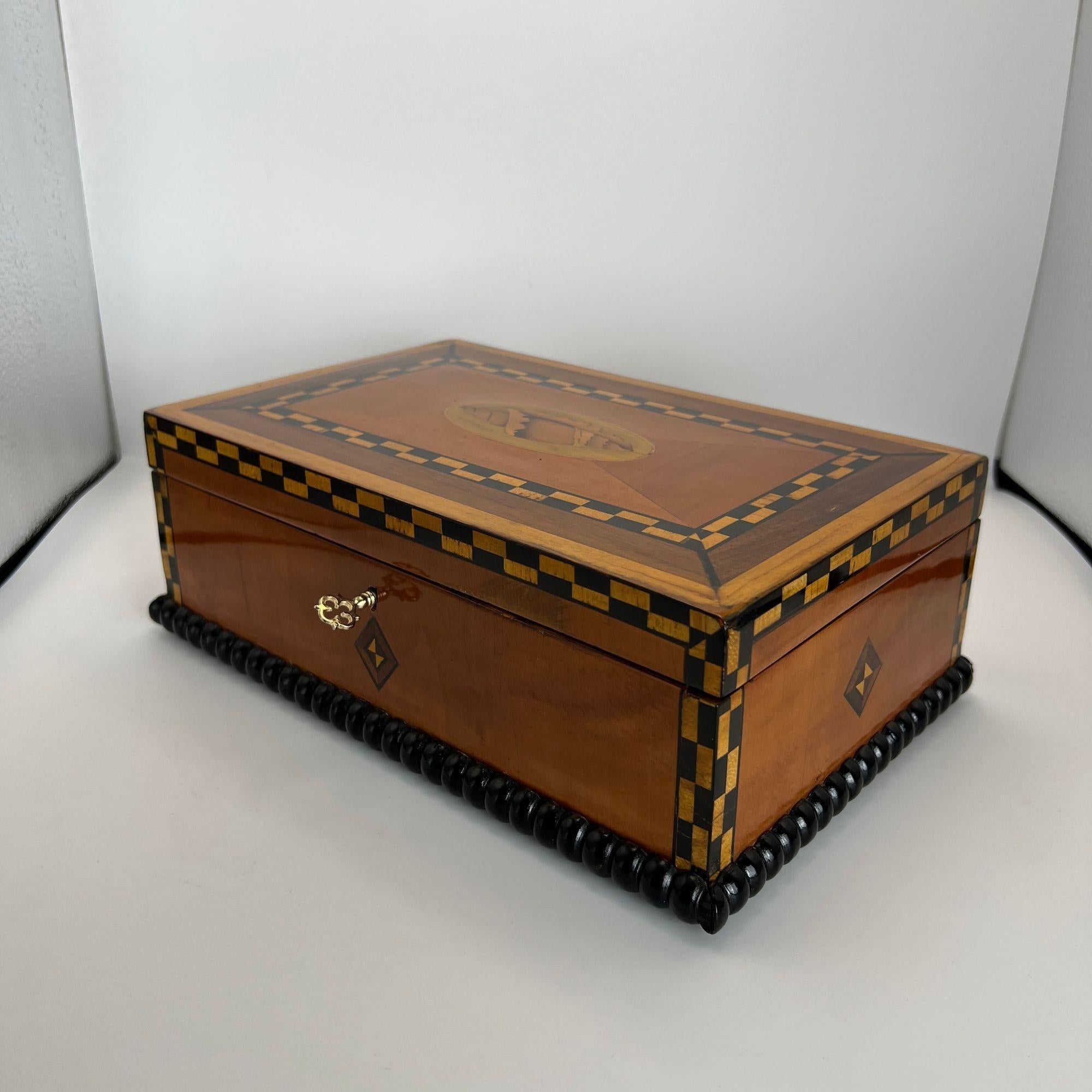 Antique Historicism Box, Birch, Marqueterie, Shell Inlay, Germany, circa 1880 In Good Condition For Sale In Regensburg, DE