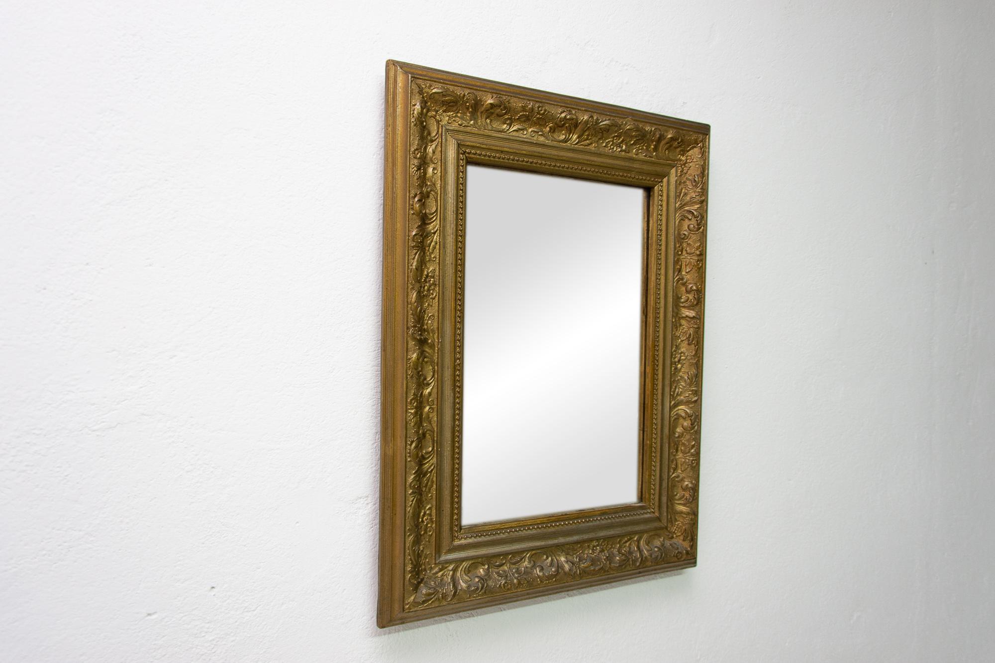 Antique Historicizing Mirror from the End of the 19th Century In Good Condition For Sale In Prague 8, CZ