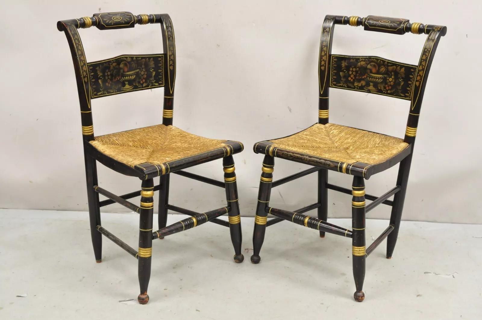 Pareja de sillas auxiliares antiguas Hitchcock Harvest Stencil Rush en negro y dorado en venta 4
