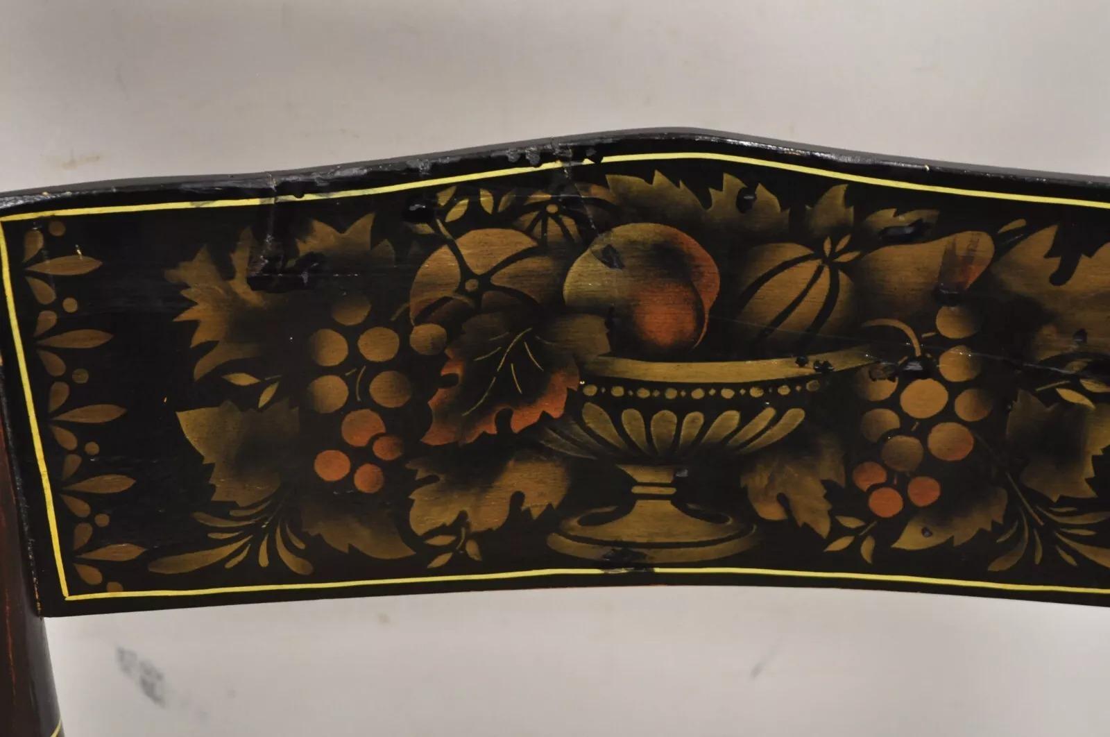 Pareja de sillas auxiliares antiguas Hitchcock Harvest Stencil Rush en negro y dorado siglo XIX en venta