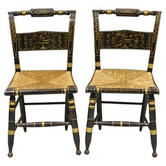 Pareja de sillas auxiliares antiguas Hitchcock Harvest Stencil Rush en negro y dorado