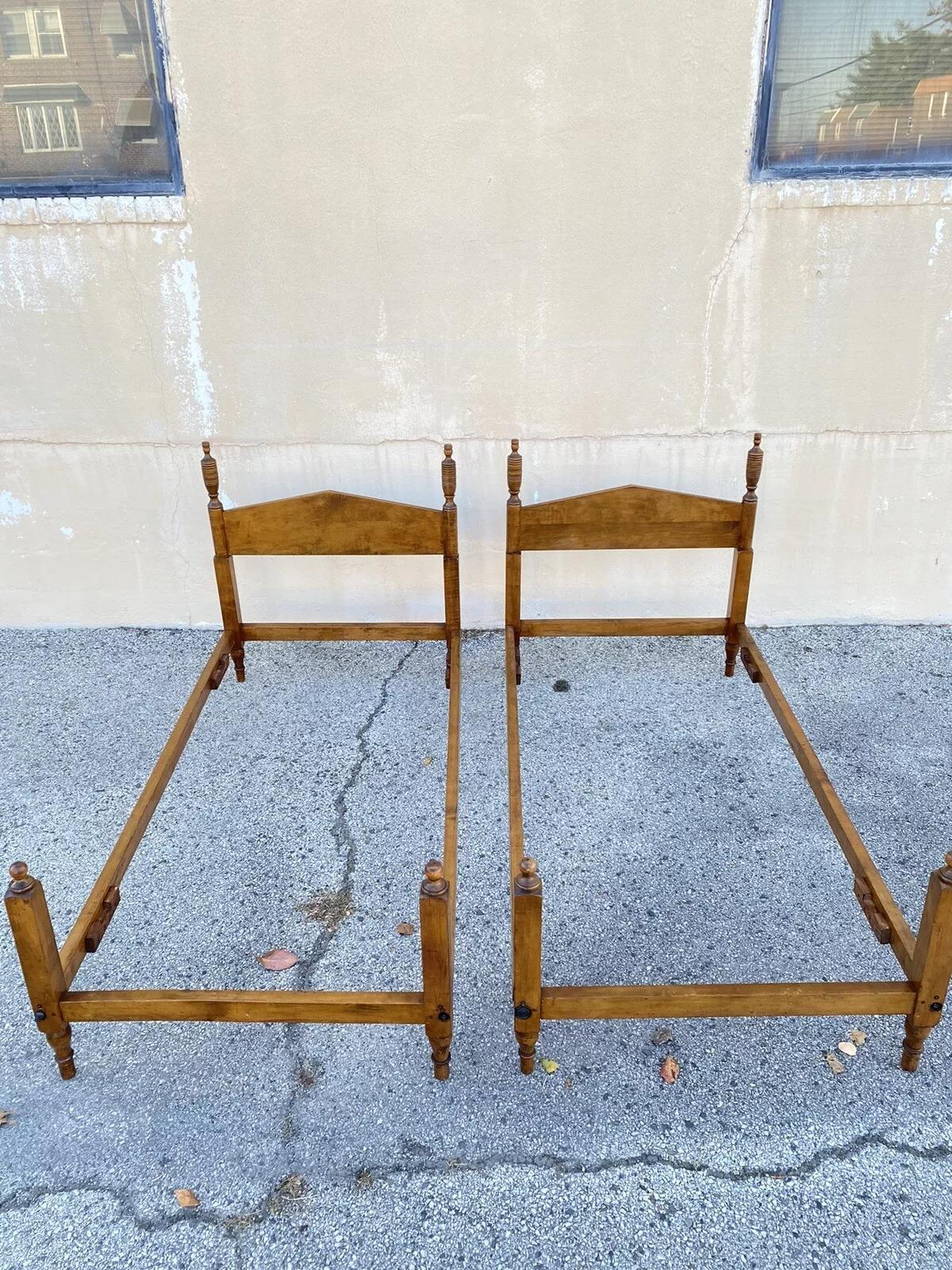 Antique Hitchcock Style Maple Wood Single Twin Bed Frames w/ Urn Finial - a Pair In Good Condition In Philadelphia, PA