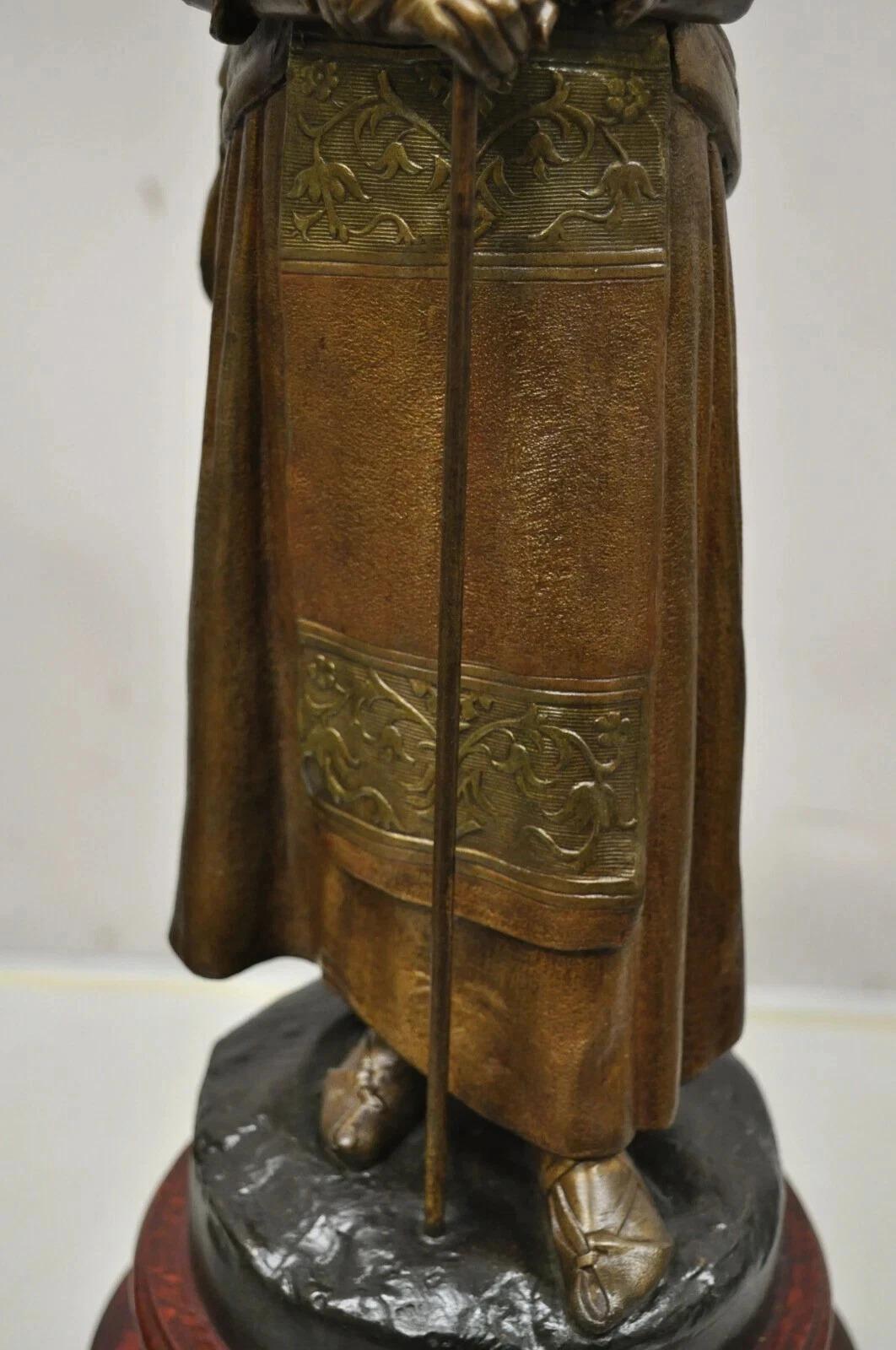 Antique French Spelter Sculpture Statua di donna che porta un fascio di bastoni in vendita 4