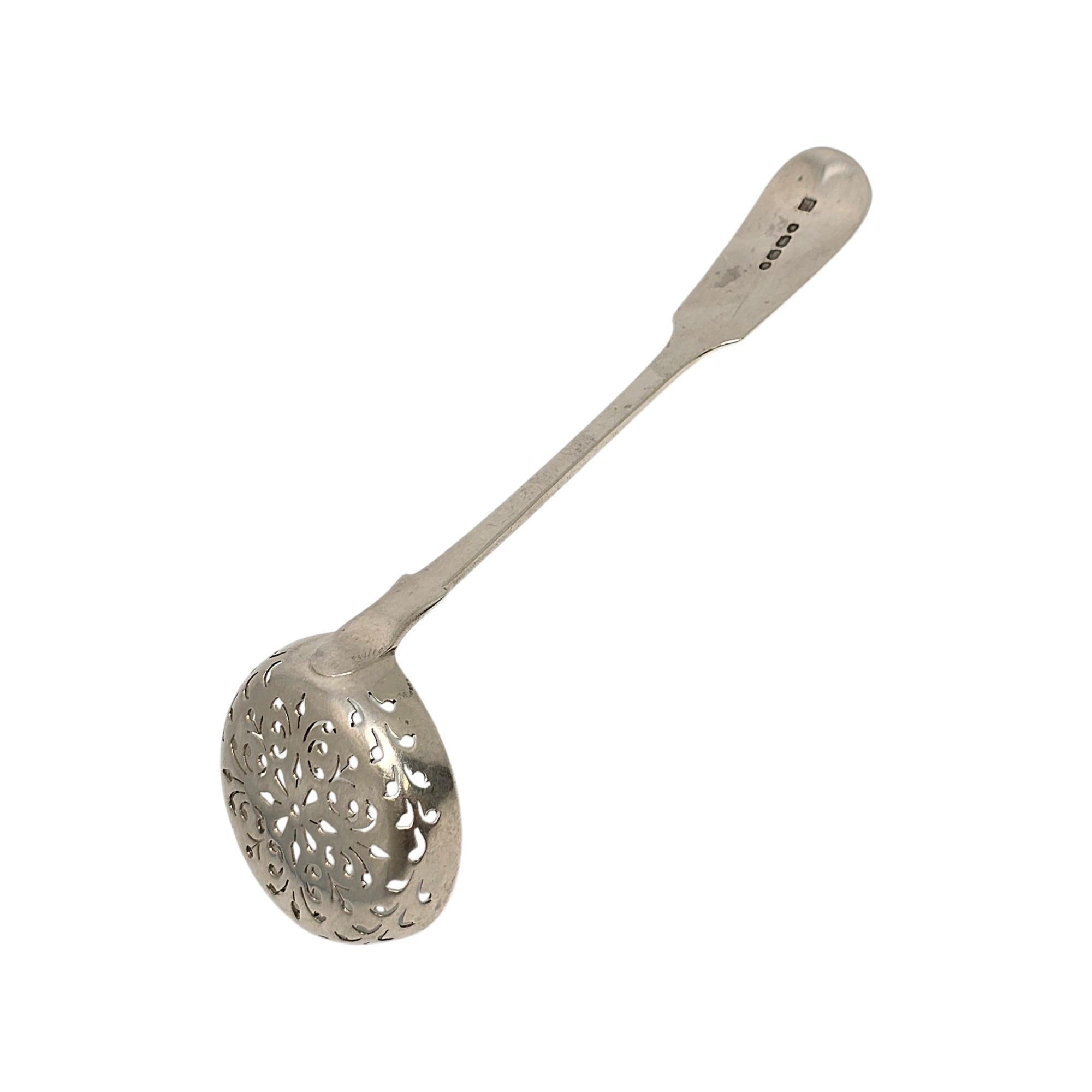 Antico setaccio per zucchero in argento sterling di HJ Lias & Son di Londra, Inghilterra, circa 1854.

Cucchiaio da zucchero a forma di violino con ciotola rotonda forata e design ornato. Realizzato dagli argentieri Henry John Lias e il figlio Henry