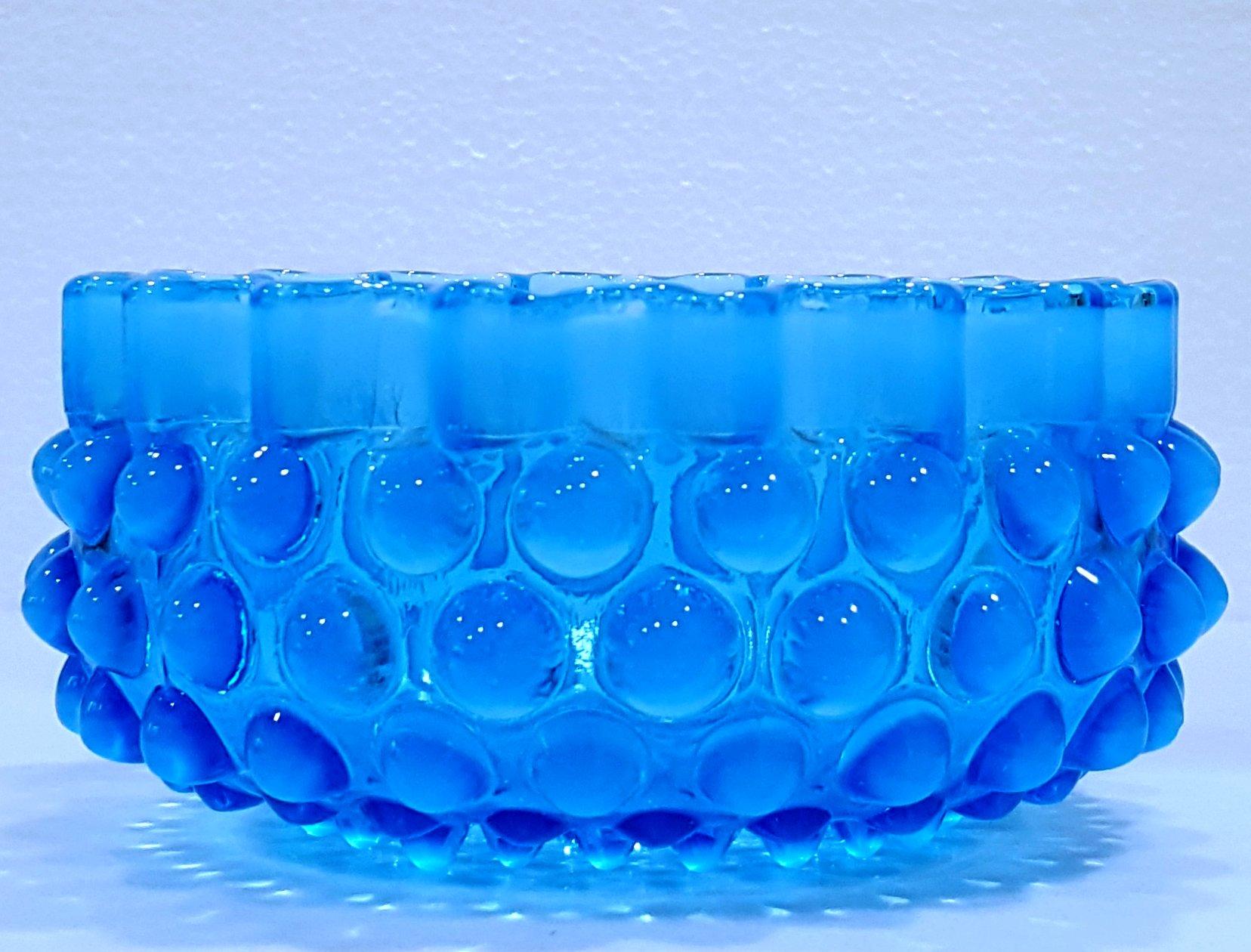 Antique Hobbs Brockunier Dewdrop, aka Hobnail, Glass Bowl - blue In Good Condition For Sale In Warrenton, OR