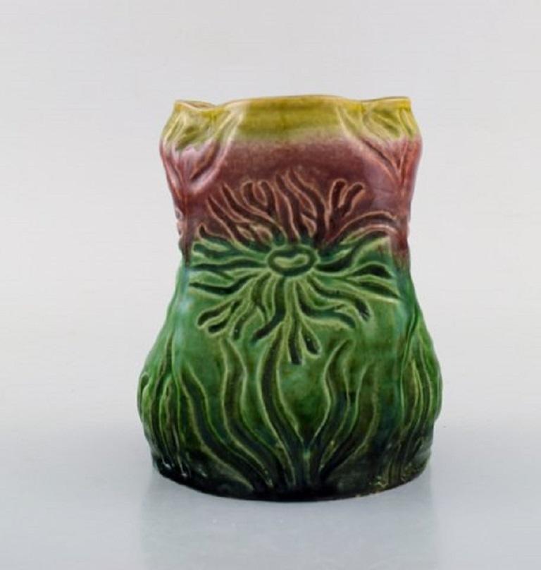 Antique Höganäs Art Nouveau vase in glazed ceramics decorated with sunflowers, early 20th century.
Measures: 14 x 12 cm.
In very good condition.
Stamped.