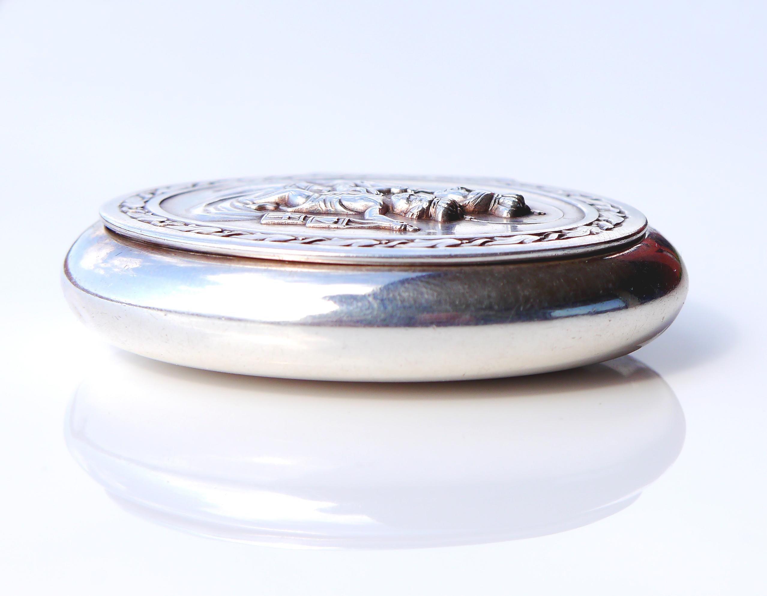 Antique Holly Mother and Child solid 925 Sterling Silver Box Pyx Pill Vanity Box For Sale 1