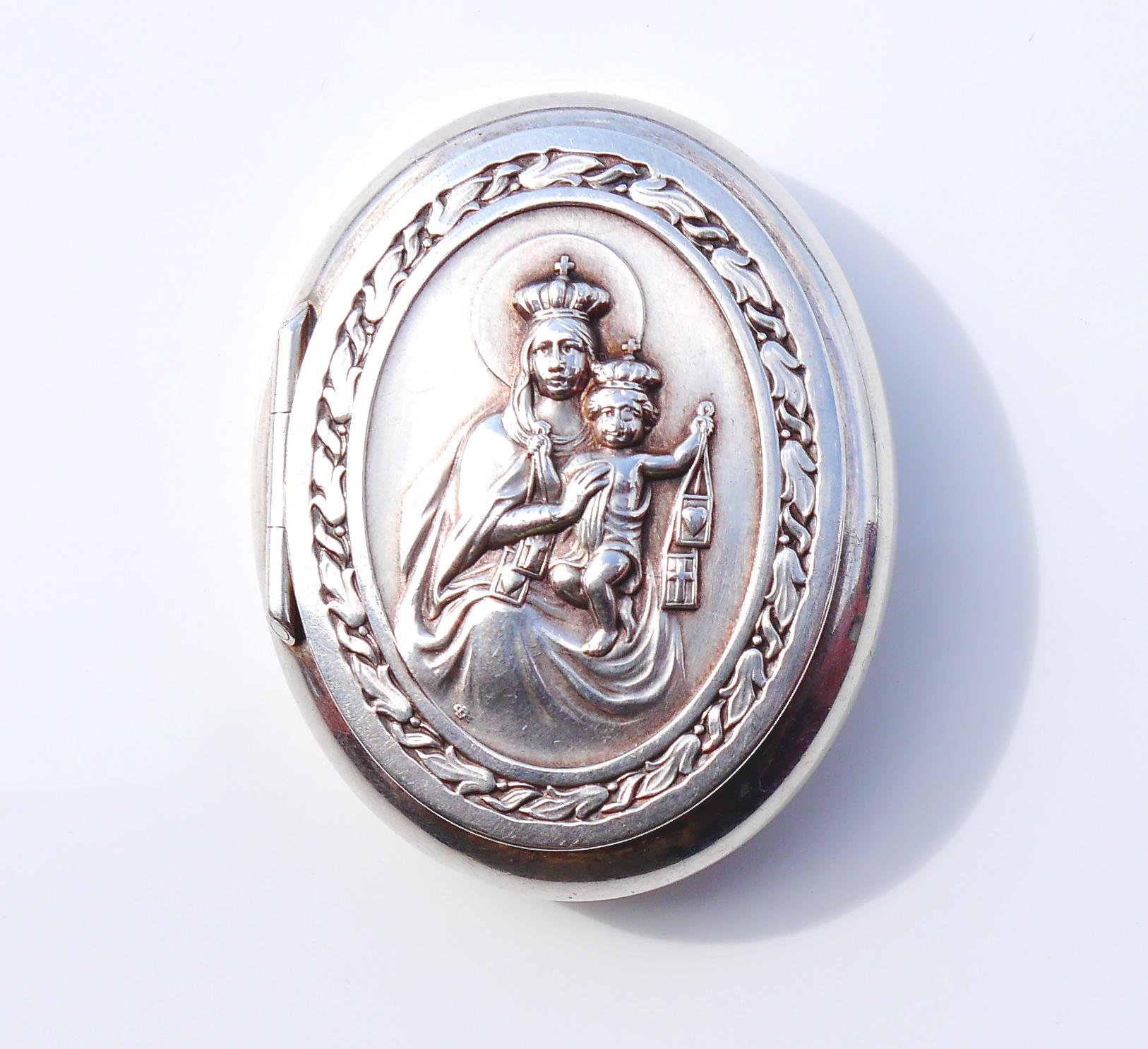 Antique Holly Mother and Child solid 925 Sterling Silver Box Pyx Pill Vanity Box For Sale 2