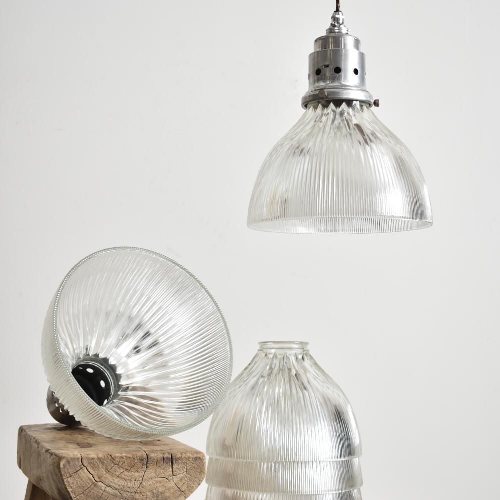 Antique glass holophane pendant light

A vintage bell pendant glass light Manufactured by ‘Holophane’. The light has a polished GEC gallery, stamped with the original makers mark ‘GECoRay’.

Dimensions:
Height: 28cm
Diameter:25cm

Circa: