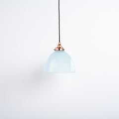 Lámparas colgantes antiguas de cobre y vidrio prismático esmerilado azul Holophane E100
