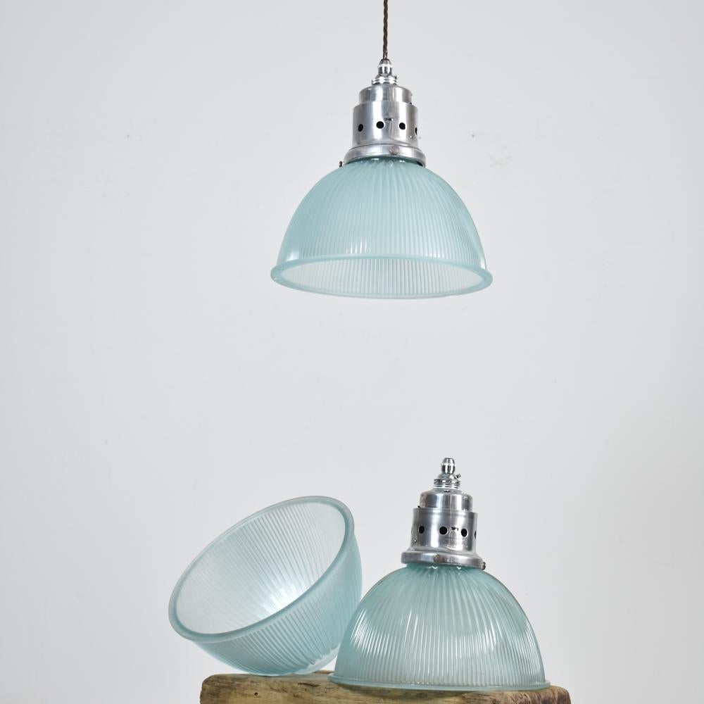 Antique Holophane pendant light – blue tint

A vintage bell pendant glass light Manufactured by ‘Holophane’ in an unusual blue glass colour variation. The light has a polished GEC gallery, stamped with the original makers mark