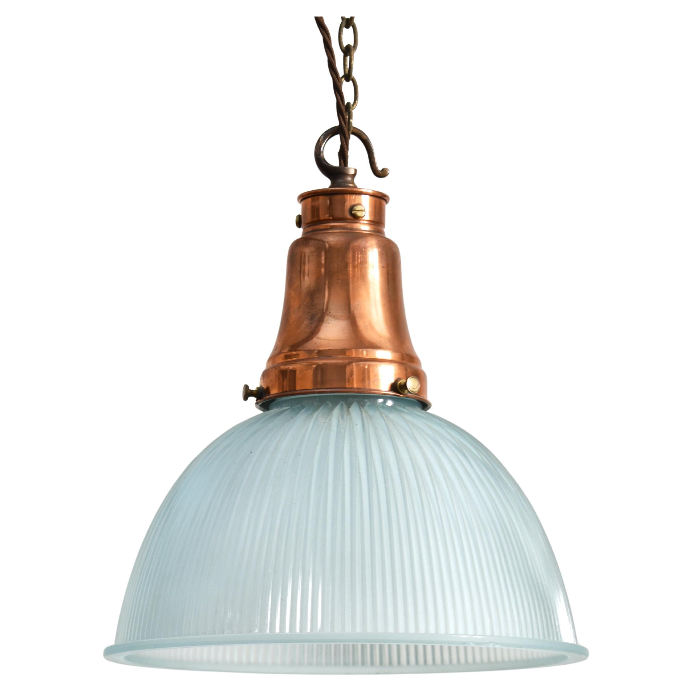 Lampe pendante d'église prismatique Holophane ancienne - teinte bleue en vente
