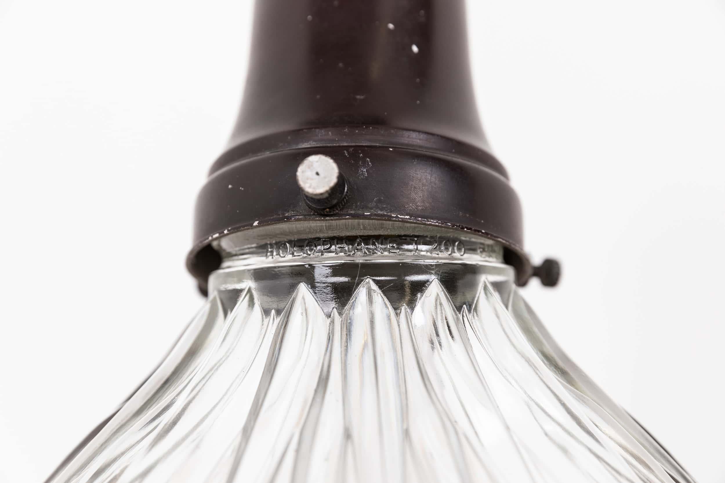 Ottone Antica lampada da soffitto a parete montata ad incasso in ottone con vetro prismatico Holophane, 1930 ca. in vendita