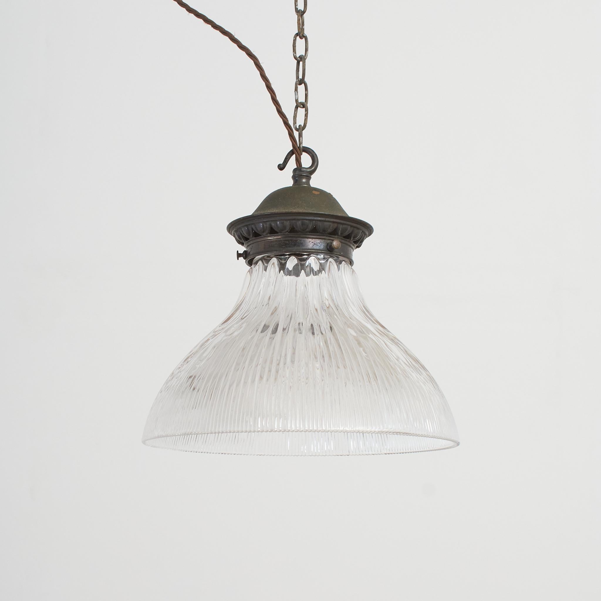 XX secolo Antico pendente da soffitto per cucina in vetro prismatico Holophane in vendita