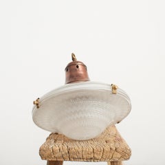 Lampada a sospensione in ottone per isola da cucina in vetro prismatico antico Holophane