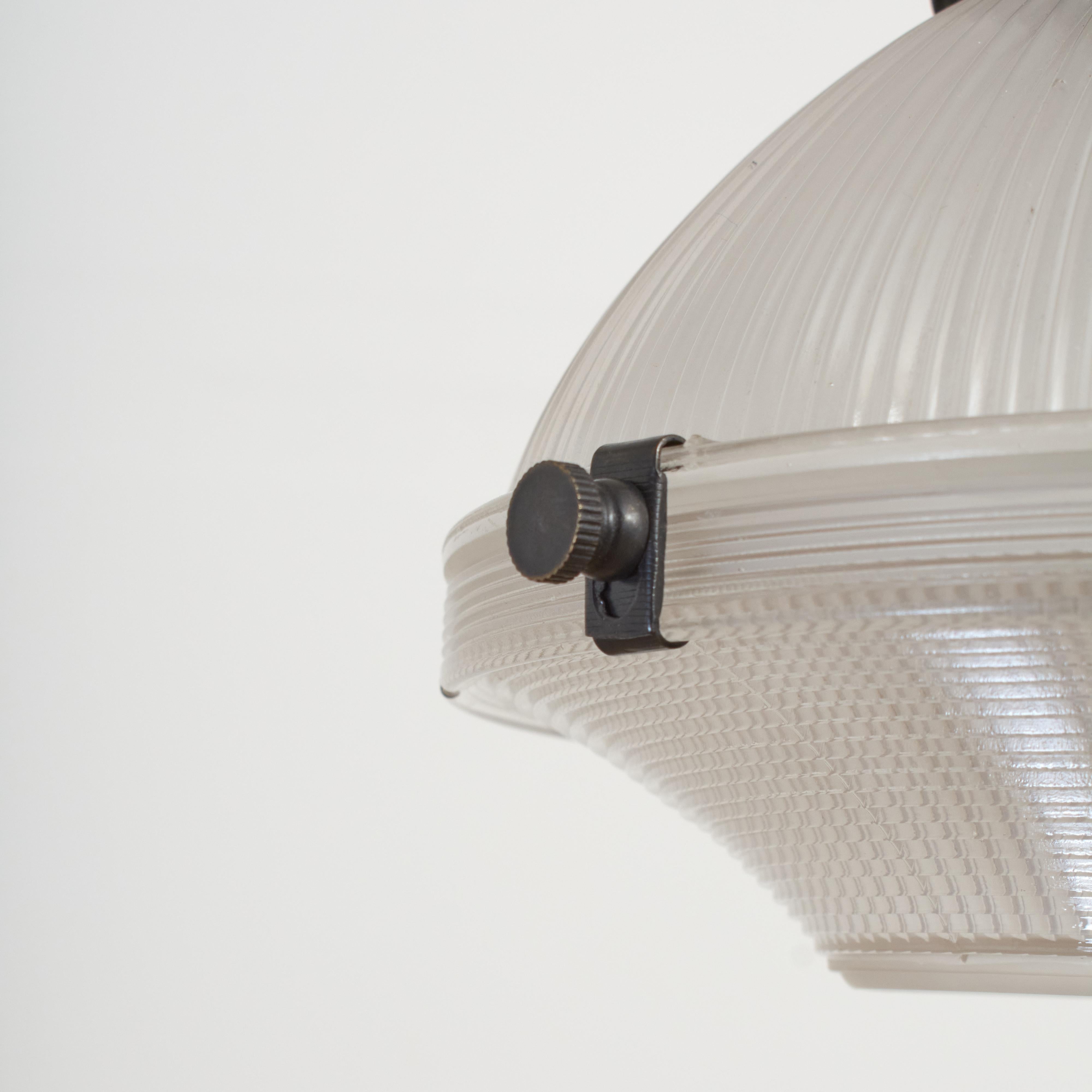 Lampada a sospensione per isola da cucina in vetro prismatico antico Holophane in vendita 2