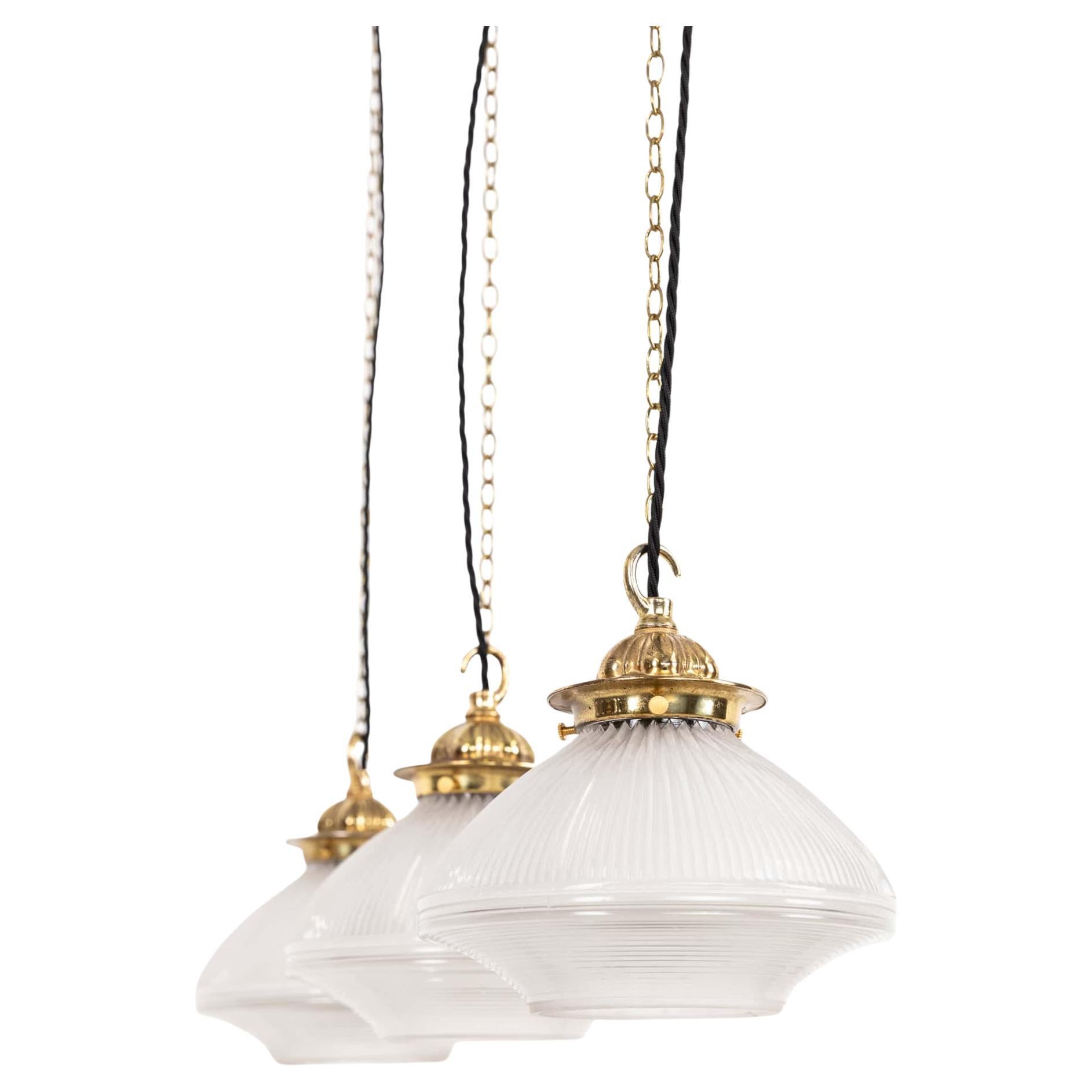 Antica lampada a sospensione in vetro prismatico con riflettore e rifrattore Holophane, 1920 ca. in vendita