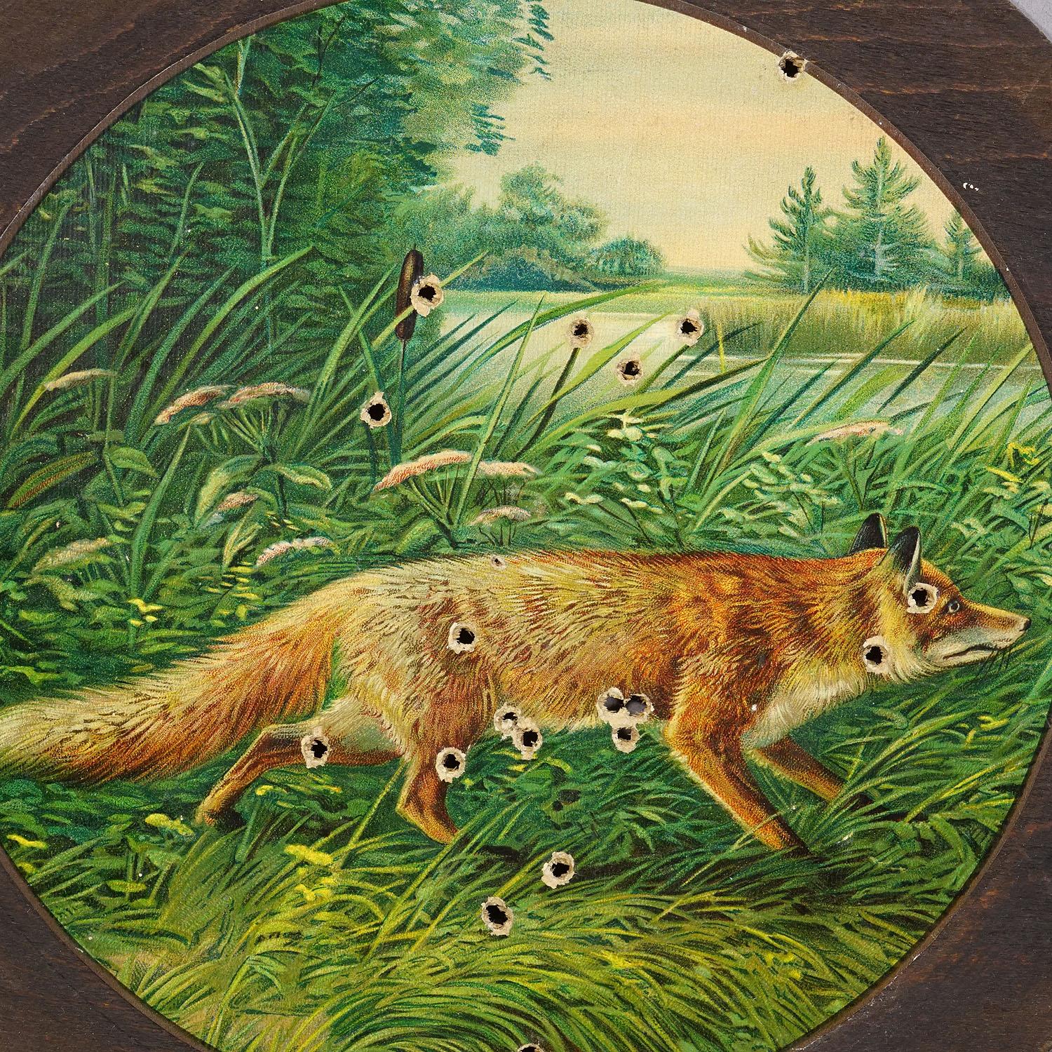 Antico bersaglio da tiro d'onore con volpe, Germania 1933

Un antico bersaglio onorario per il tiro a segno. Il bersaglio in legno è decorato con una stampa colorata che raffigura una volpe che caccia. Sul davanti riporta l'iscrizione scritta a mano