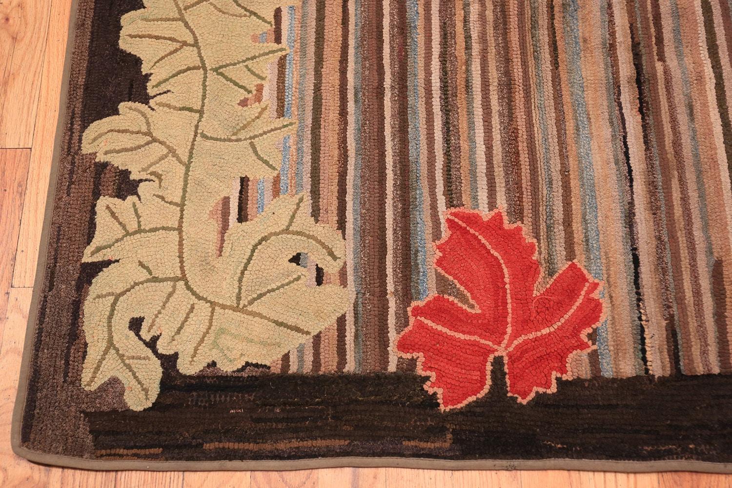 Antiker amerikanischer Teppich mit Kapuze. Größe: 4 Fuß 5 Zoll x 7 Fuß 9 Zoll im Zustand „Hervorragend“ im Angebot in New York, NY
