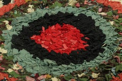 Tappeto antico a cerchio uncinato con motivi geometrici policromatici  Rug & Kilim