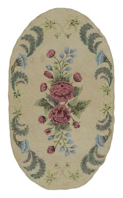 Tapis ovale ancien en crochet avec médaillon floral, vert Sage - Rug & Kilim