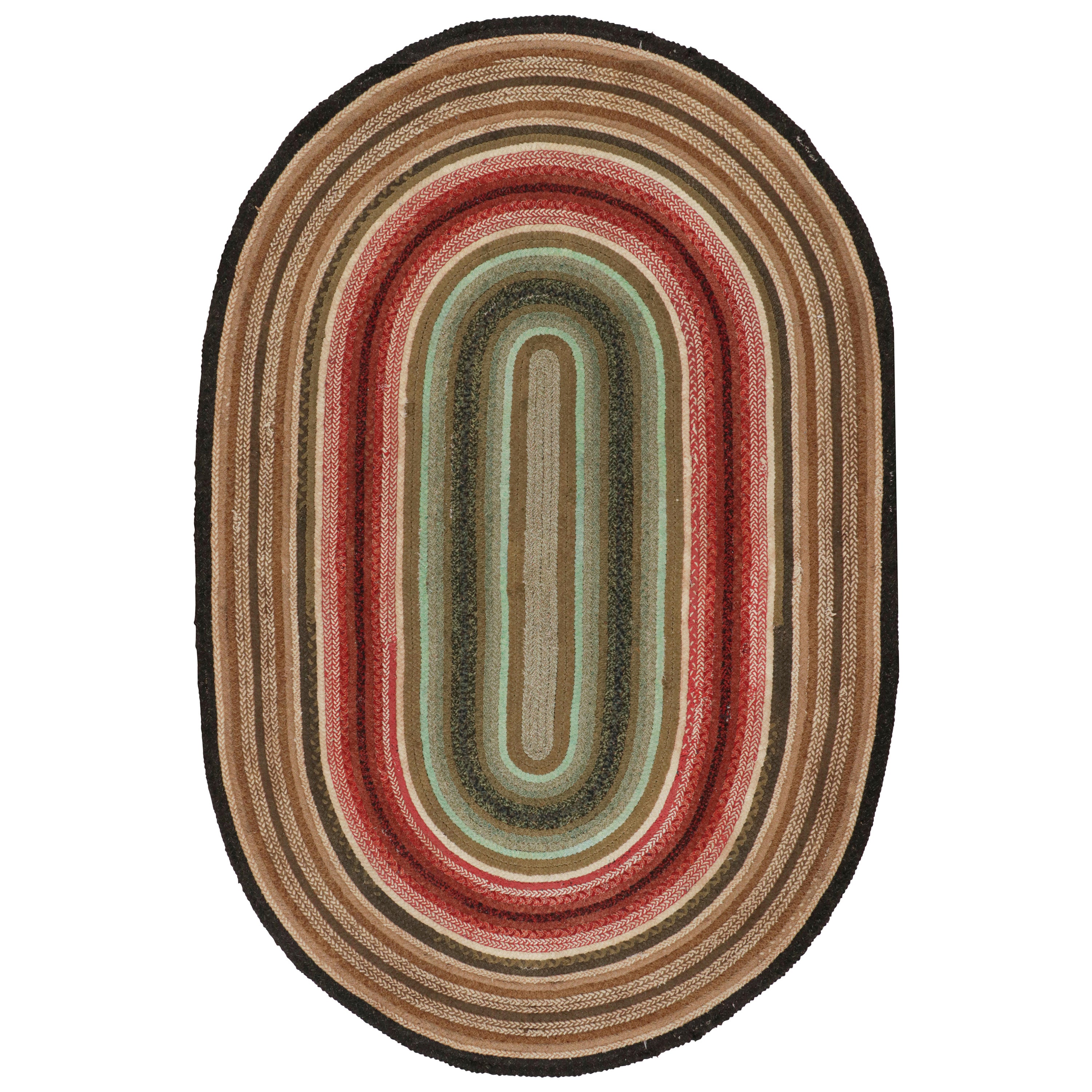 Tapis ovale à capuche antique avec rayures tressées polychromes, de Rug & Kilim