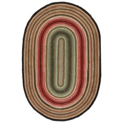Tapis ovale à capuche antique avec rayures tressées polychromes, de Rug & Kilim