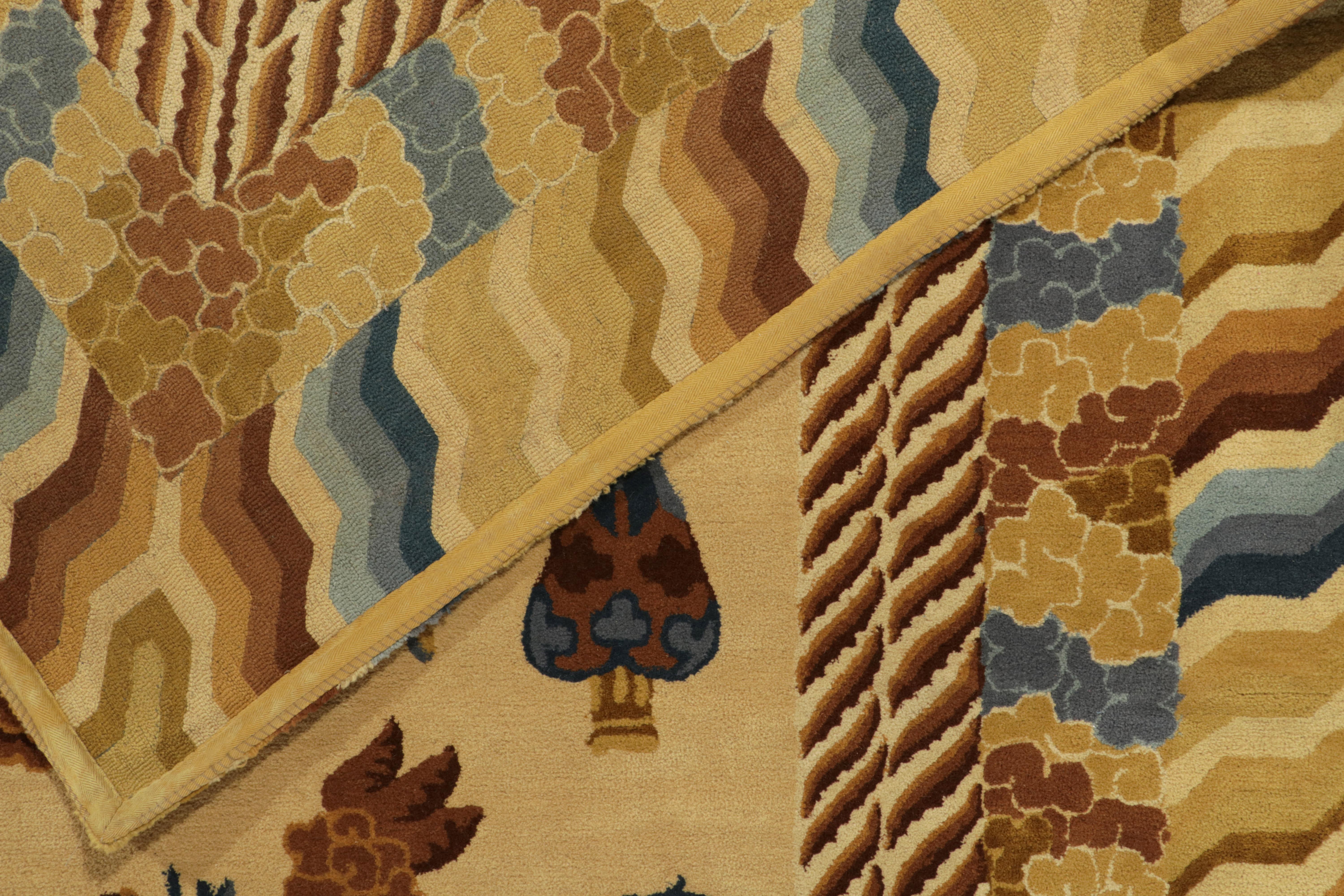 Tappeto antico con ganci oro, blu e beige in stile pittorico cinese da Rug & Kilim in vendita 1