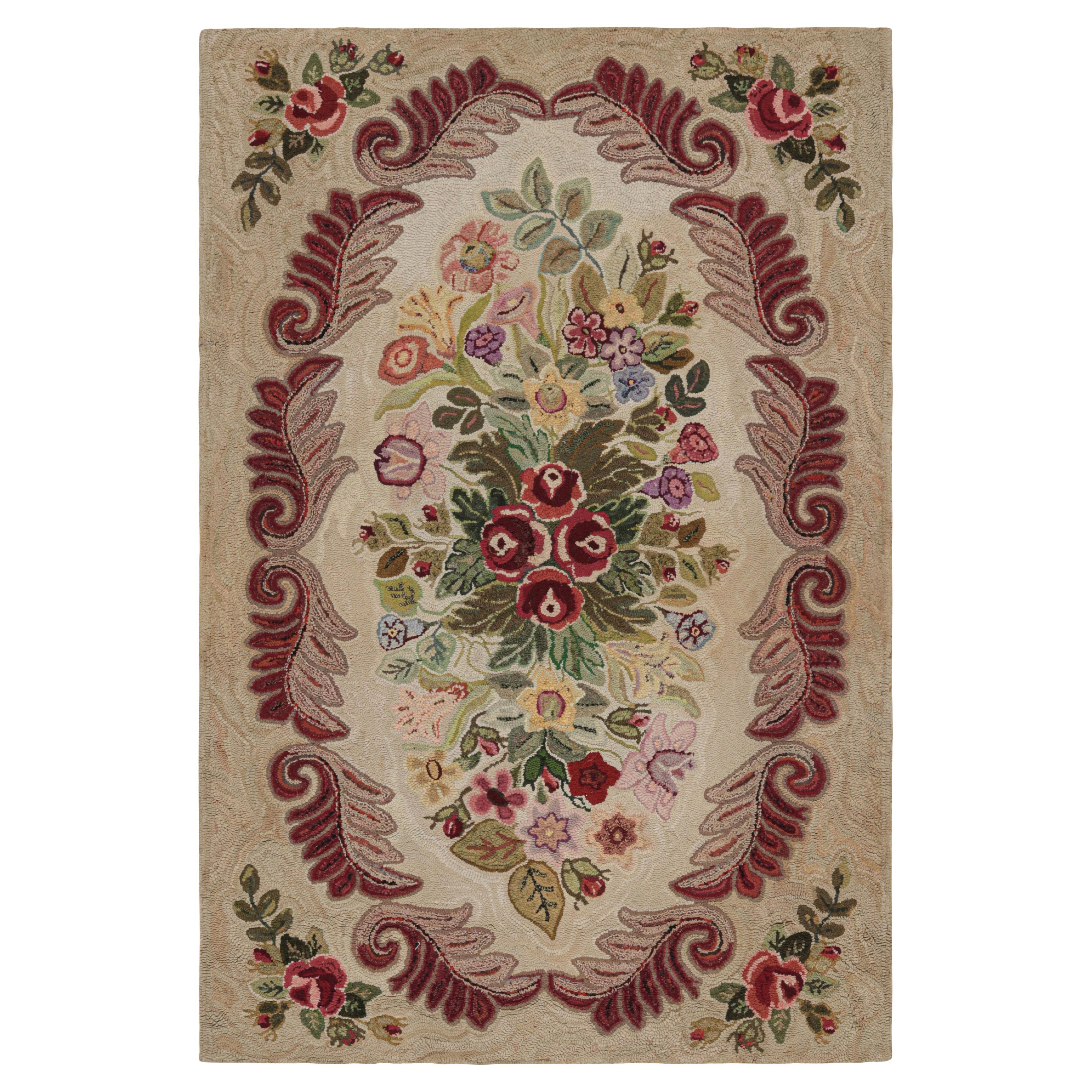 Tapis crocheté antique beige-brun à motifs floraux colorés de Rug & Kilim