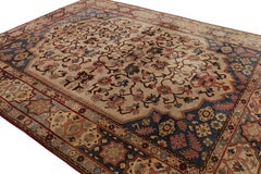 Tapis crocheté antique beige à motifs floraux, de Rug & Kilim
