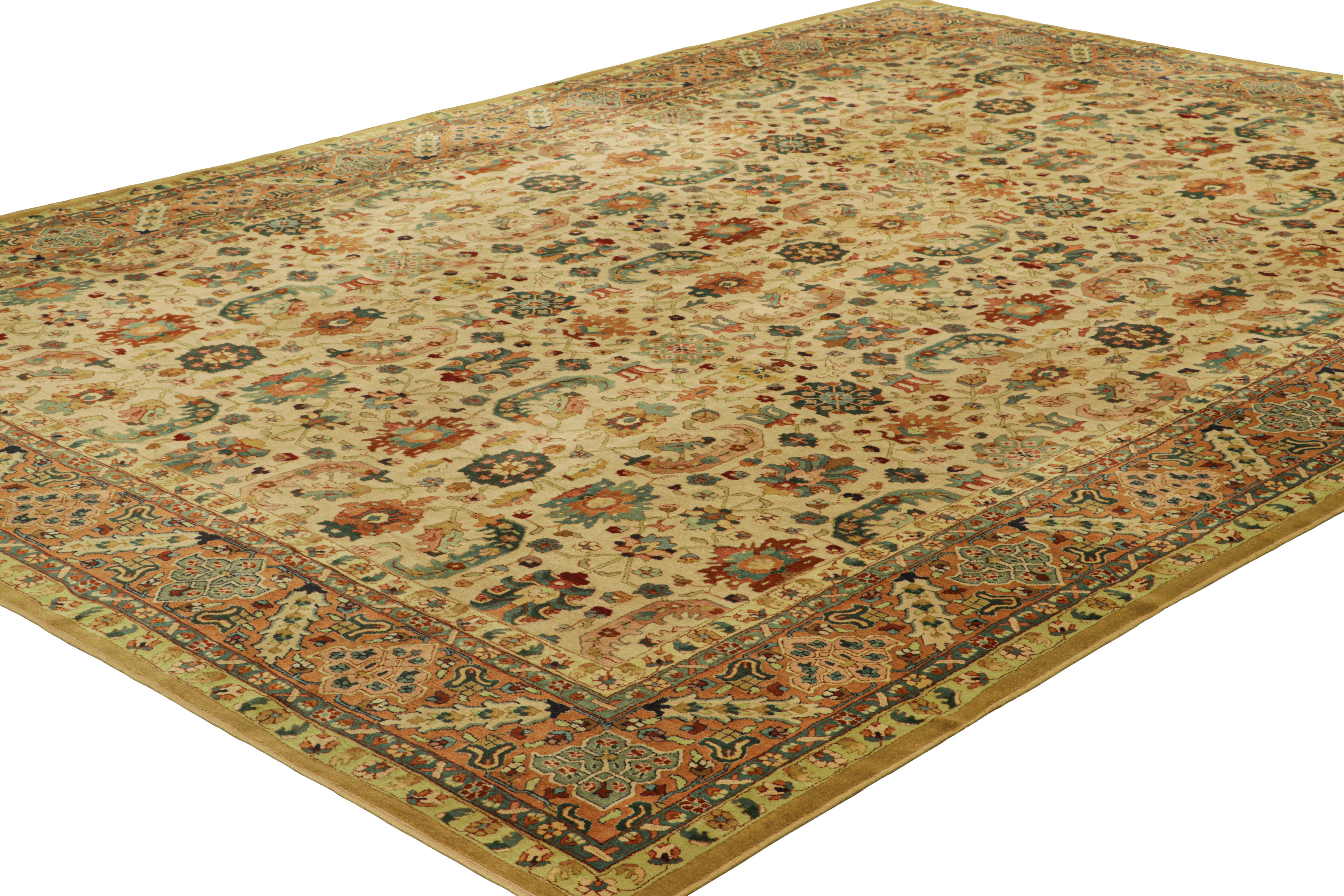 Annodato a mano Tappeto antico con ganci in oro con motivi floreali colorati, da Rug & Kilim in vendita
