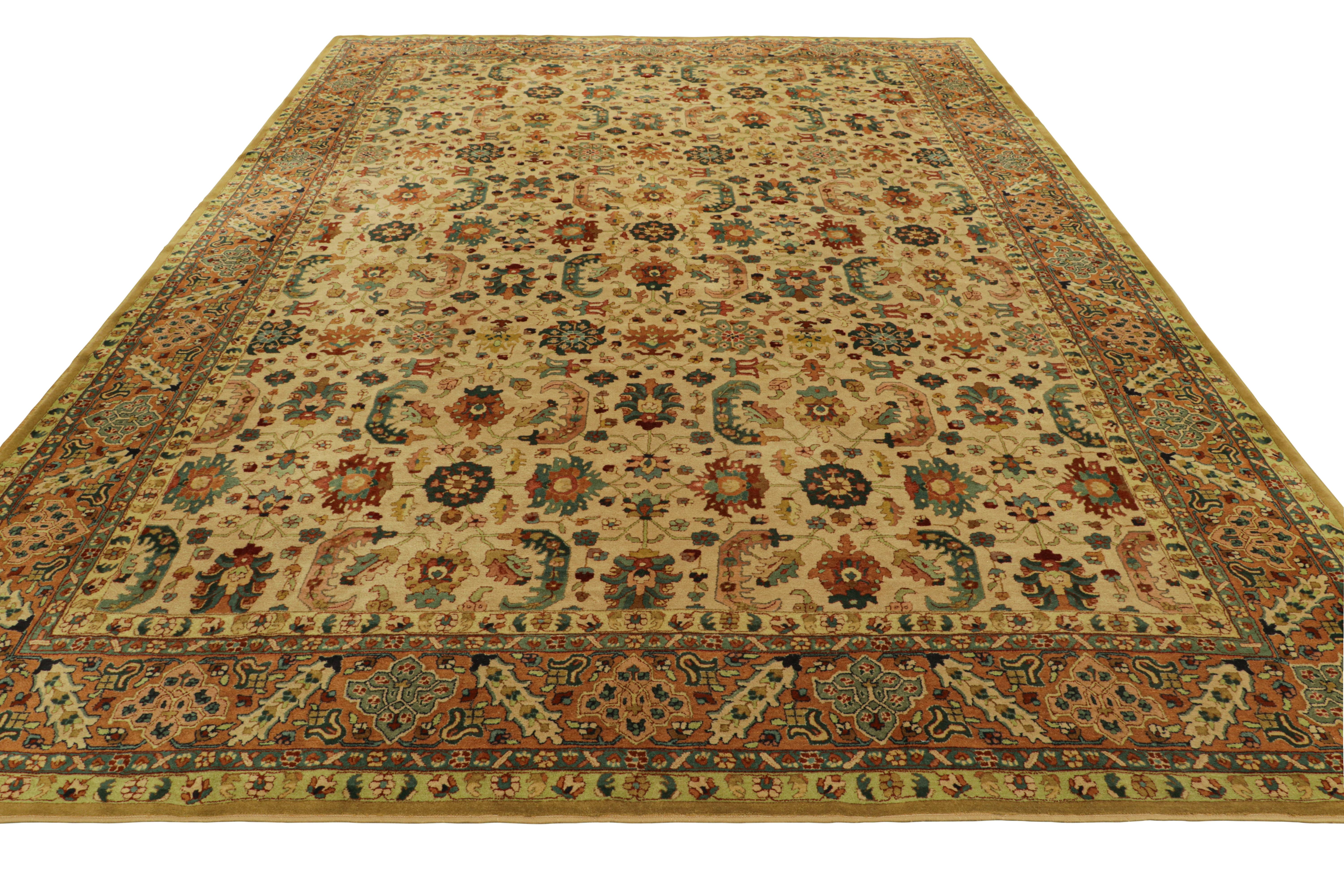 Tappeto antico con ganci in oro con motivi floreali colorati, da Rug & Kilim In condizioni buone in vendita a Long Island City, NY