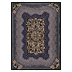 Tapis crocheté ancien violet avec motifs floraux, de Rug & Kilim