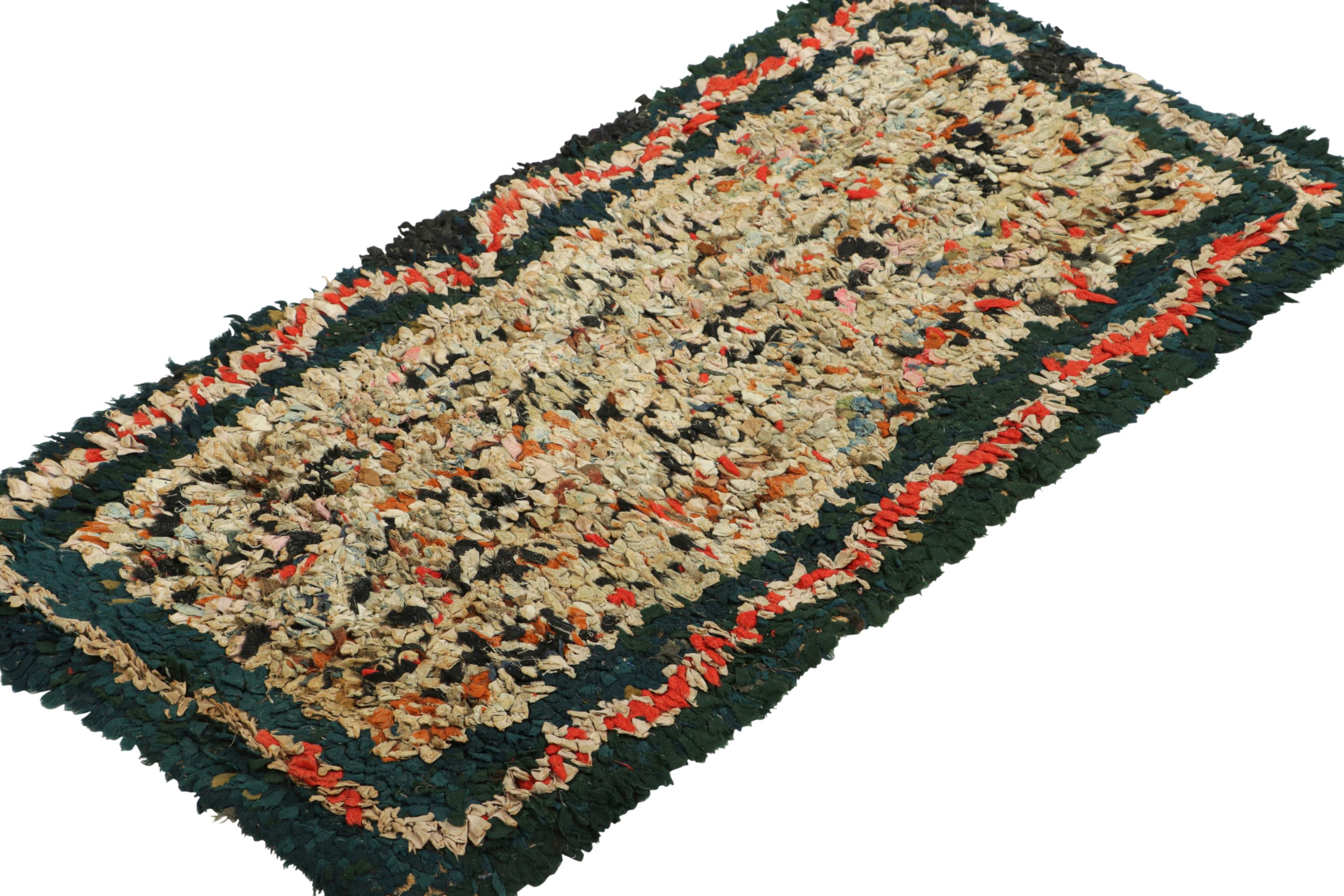 Annodato a mano Tappeto antico con ganci e motivi astratti multicolore  Rug & Kilim in vendita