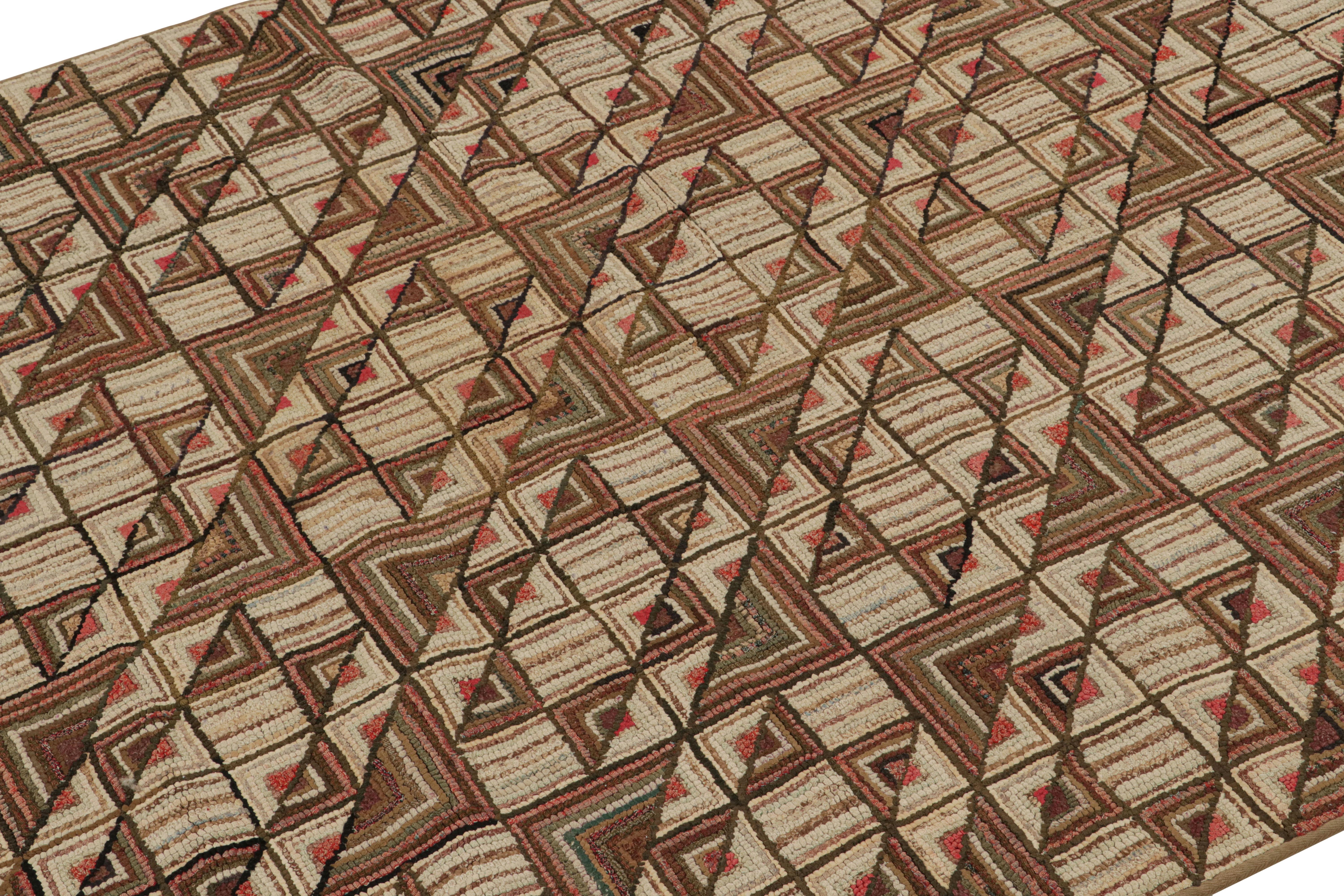 Tapis crocheté antique à motifs géométriques beige-brun, de Rug & Kilim Bon état - En vente à Long Island City, NY