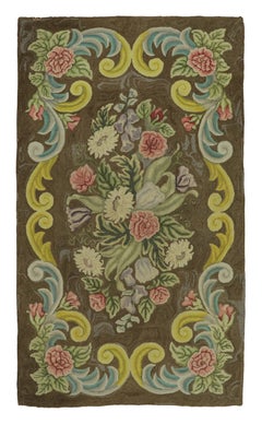 Antiker Häkeltapete mit floralen Kartuschenmotiven in leuchtenden Pastelltönen – Teppiche & Kelims