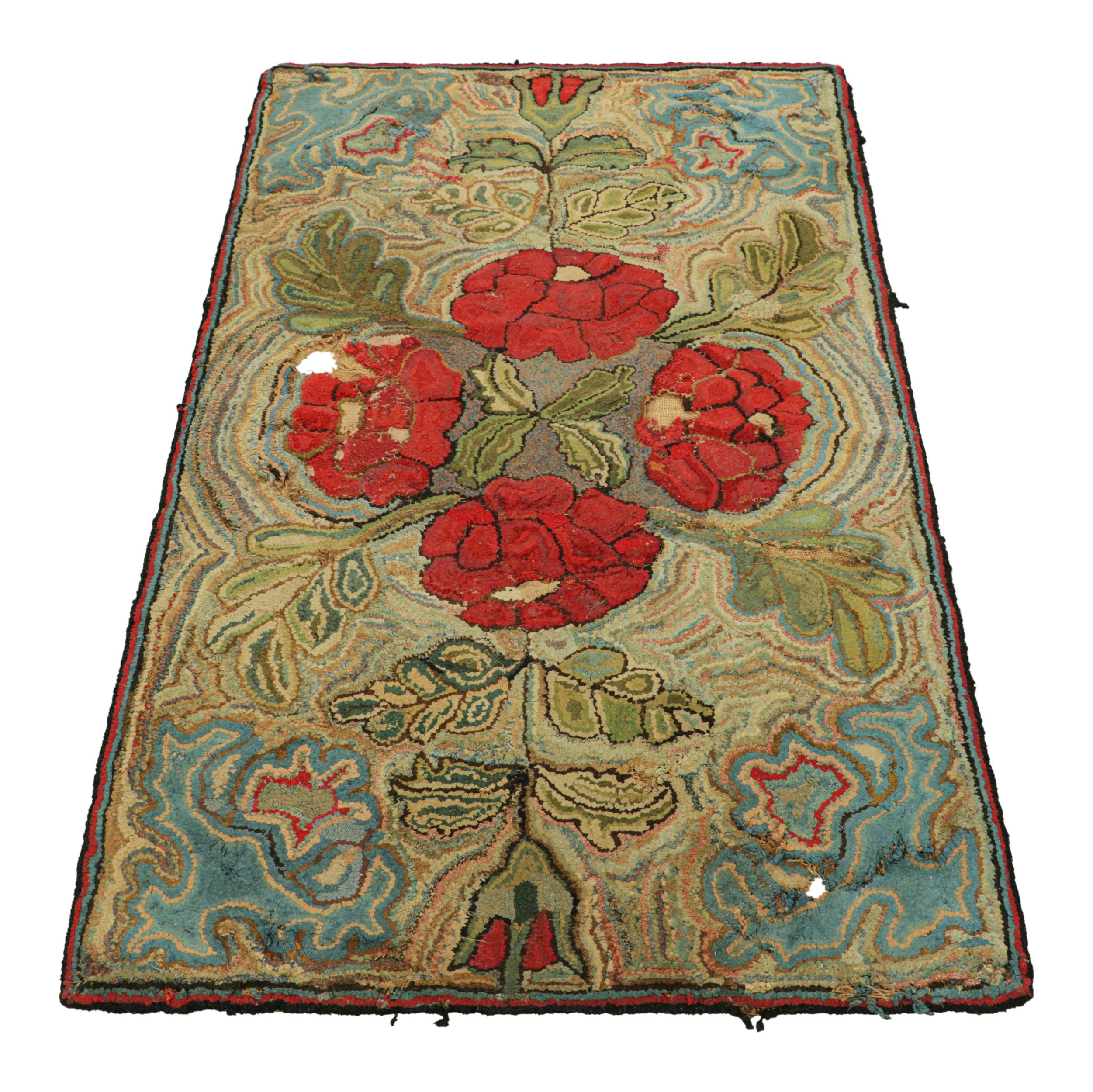 Antique Hooked Rug With Floral Medallion In Red And Green  Rug & Kilim In Good Condition For Sale In Long Island City, NY