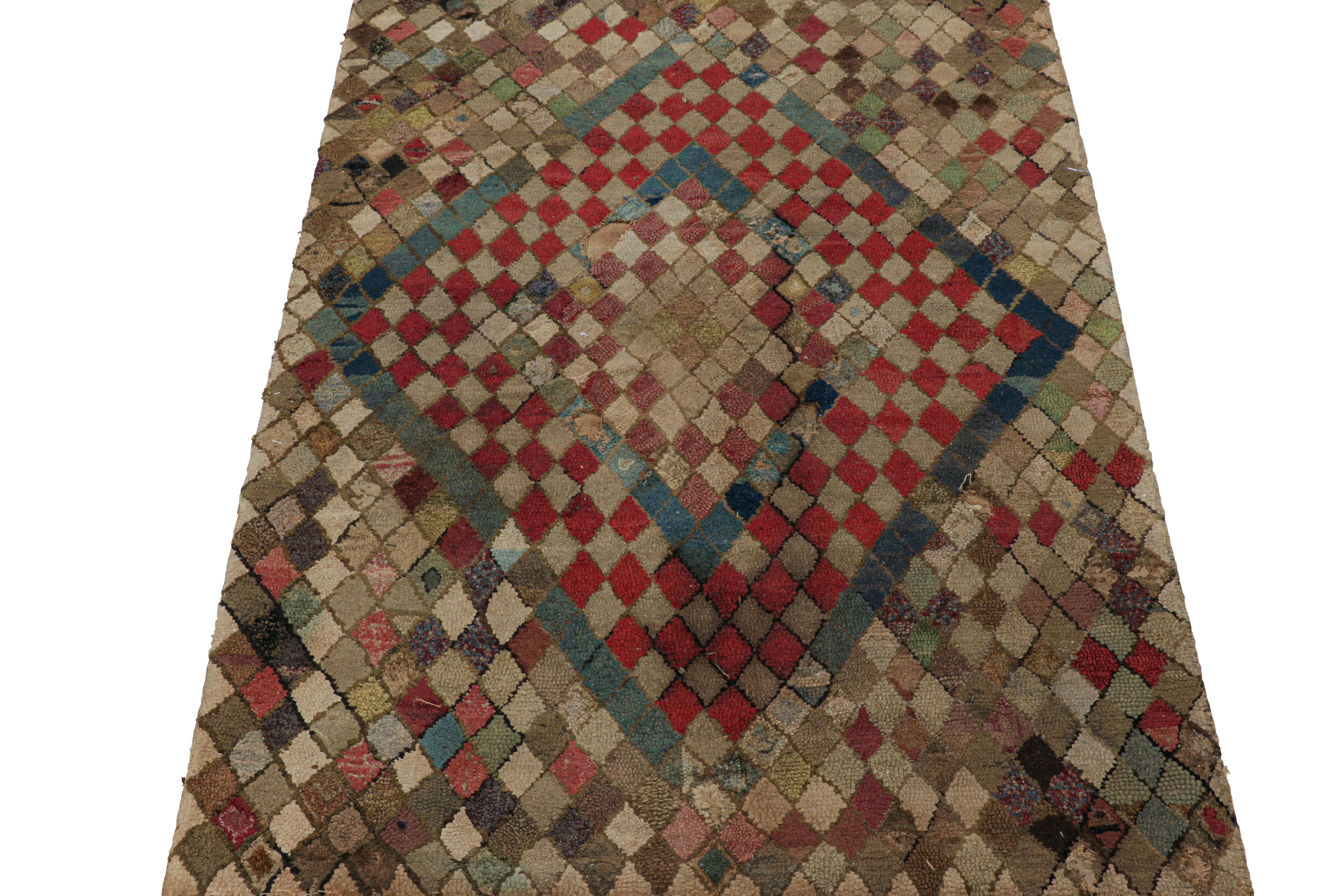 Antiker Hakenteppich mit geometrischen Medaillons und Mustern von Rug & Kilim (Handgeknüpft) im Angebot