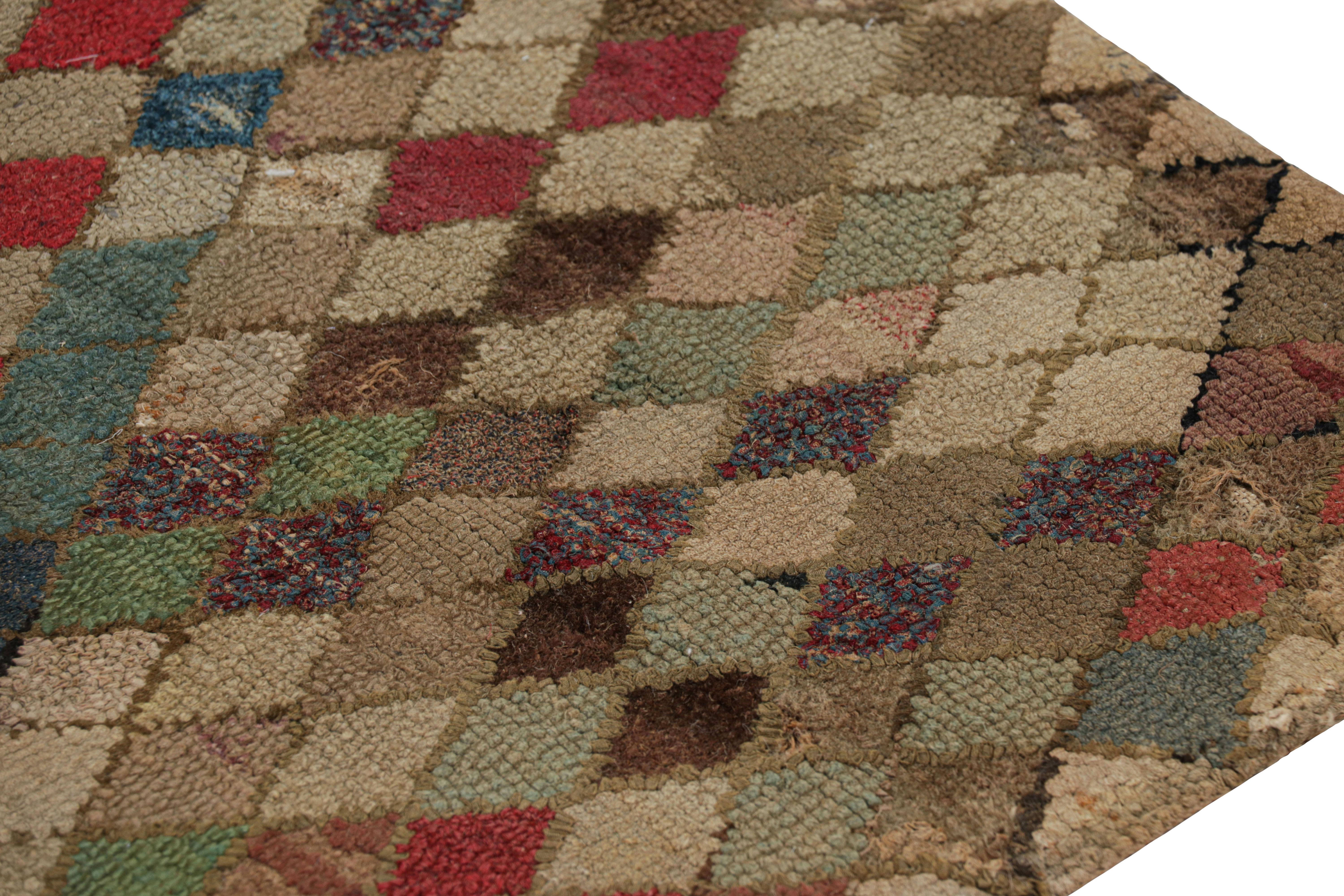 Antiker Hakenteppich mit geometrischen Medaillons und Mustern von Rug & Kilim (Frühes 20. Jahrhundert) im Angebot